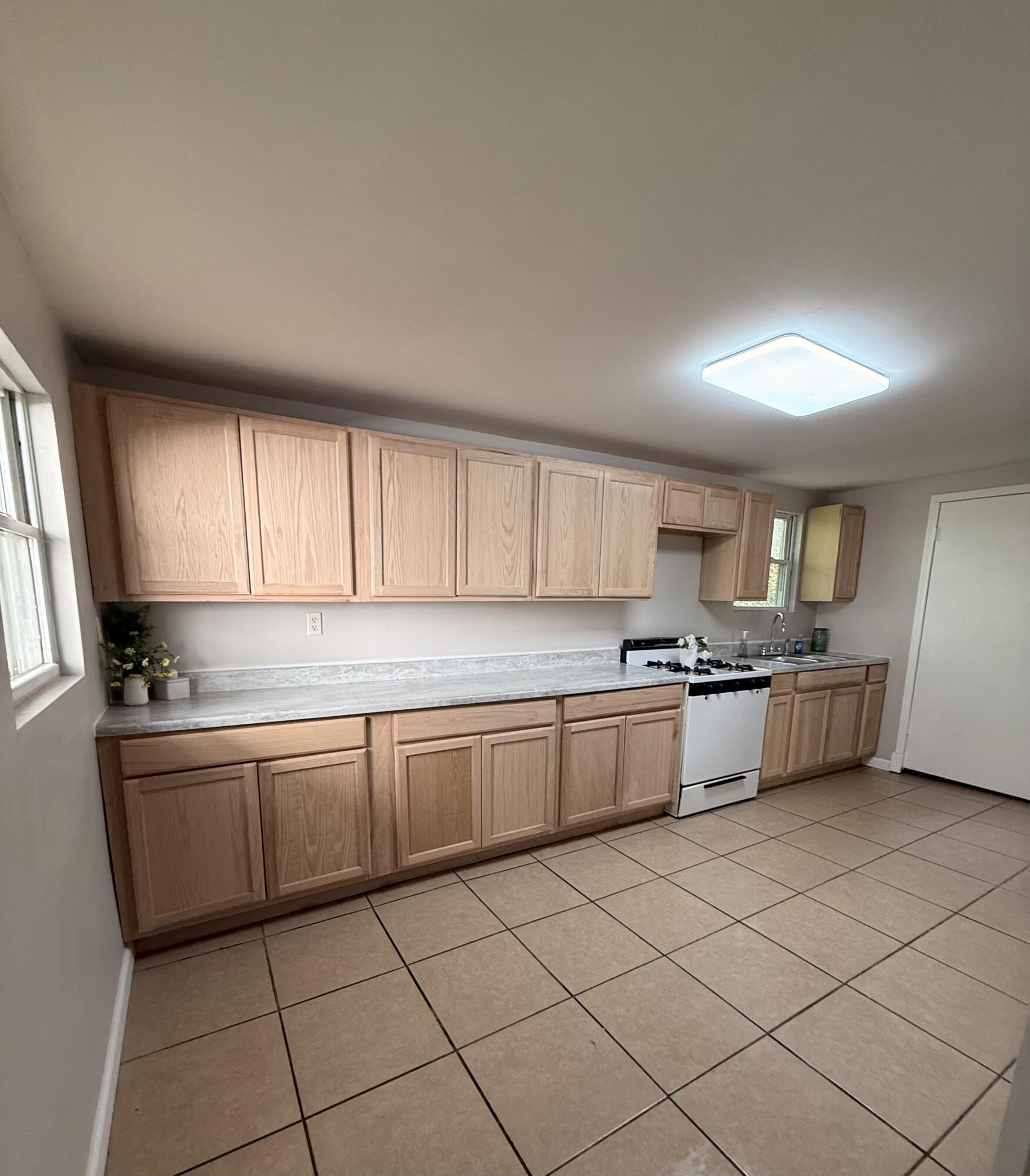 413 W 15th Street Property Photo 2