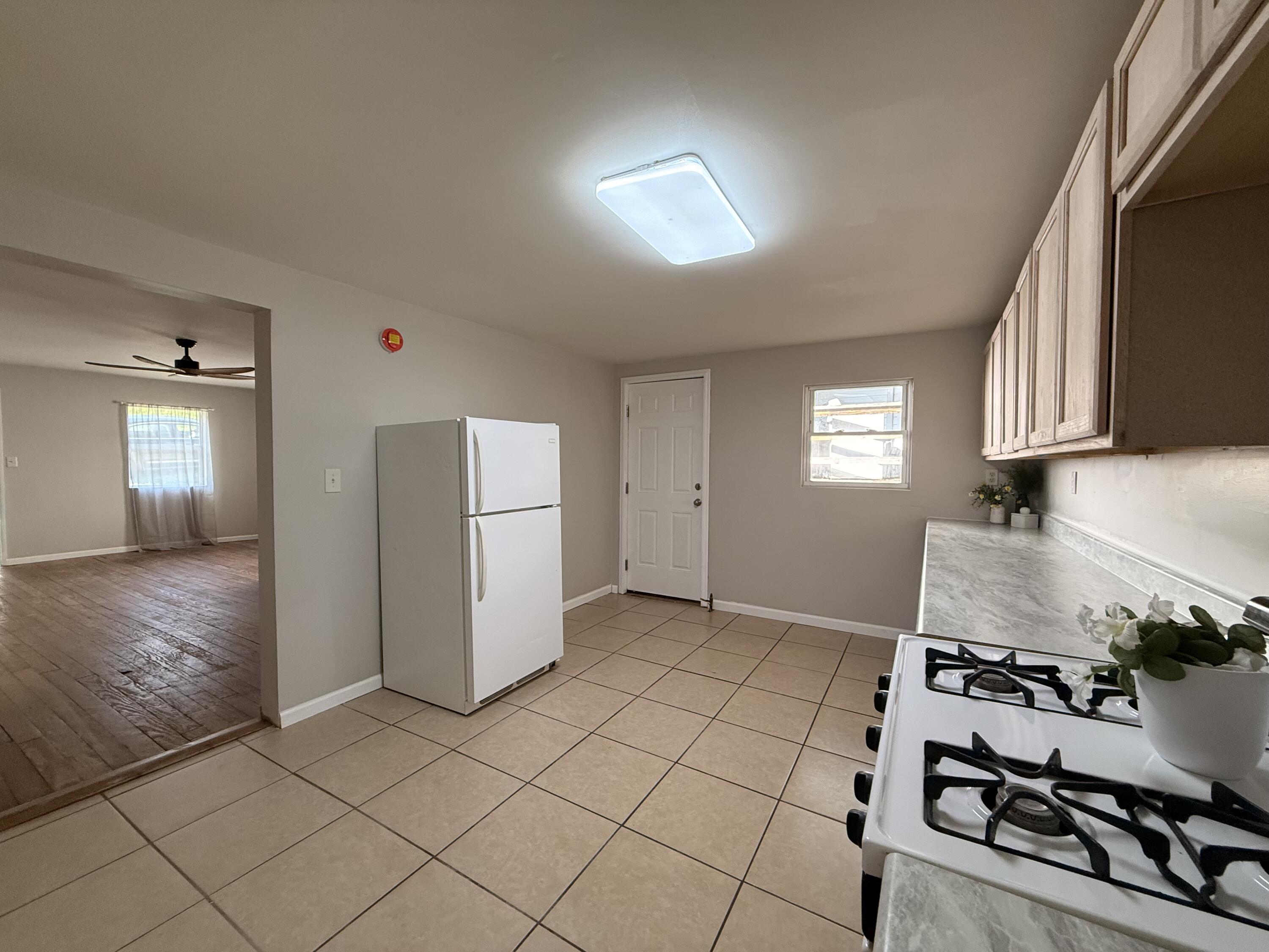 413 W 15th Street Property Photo 5