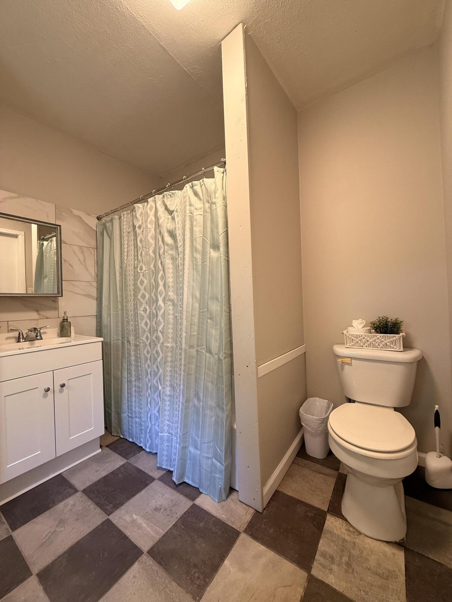 413 W 15th Street Property Photo 6