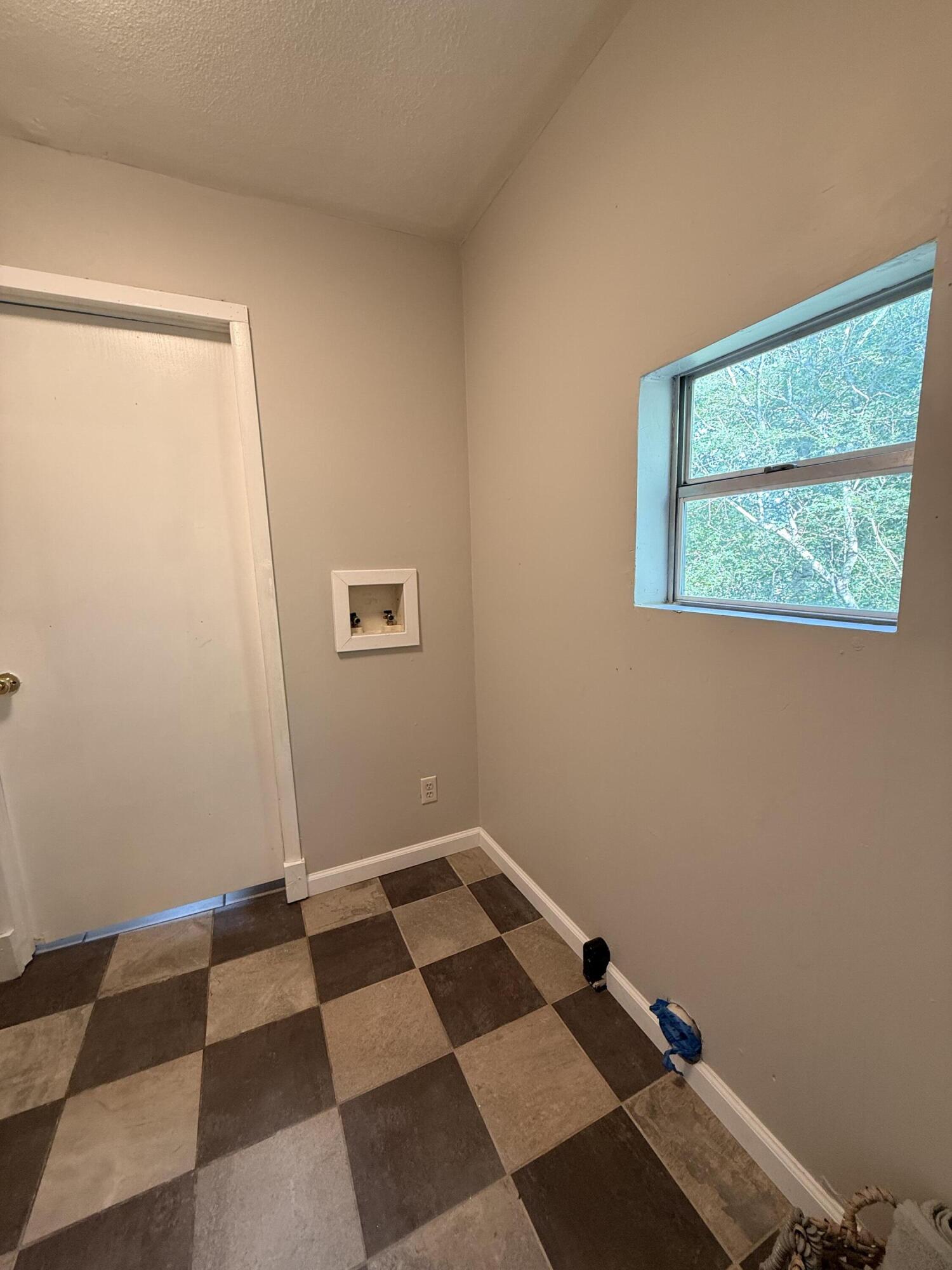 413 W 15th Street Property Photo 9
