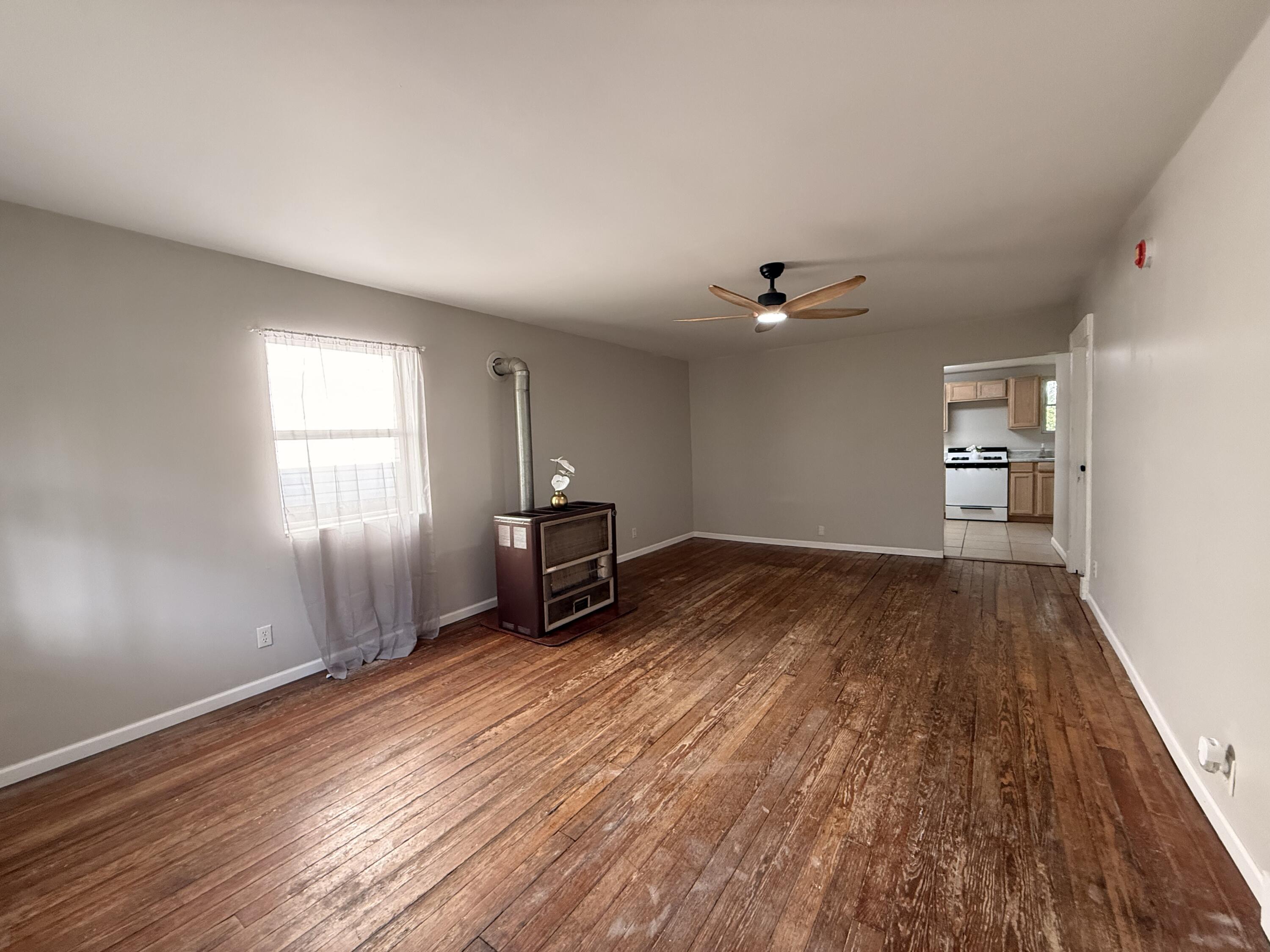 413 W 15th Street Property Photo 10