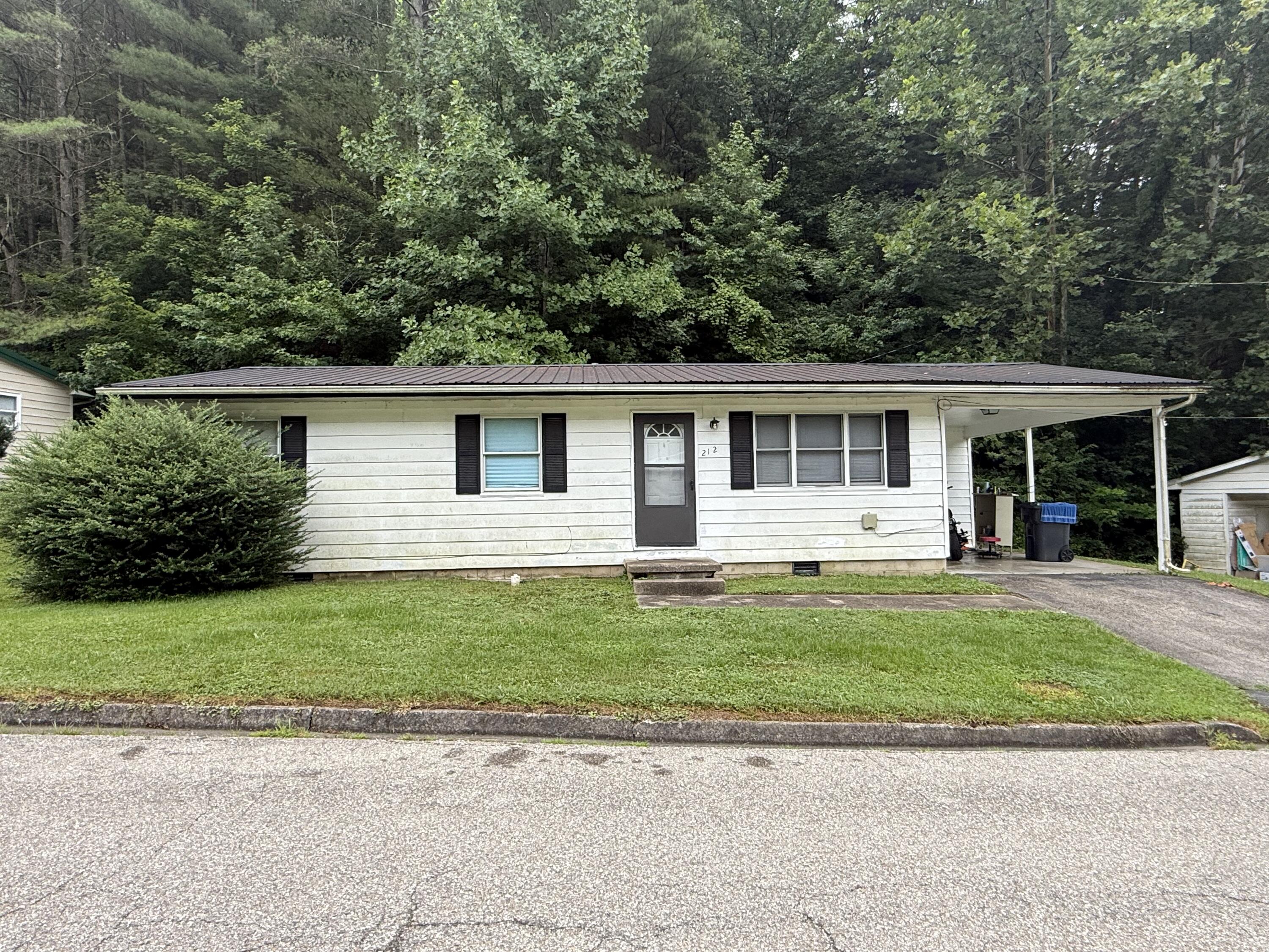 212 Mcclure Circle Property Photo 1