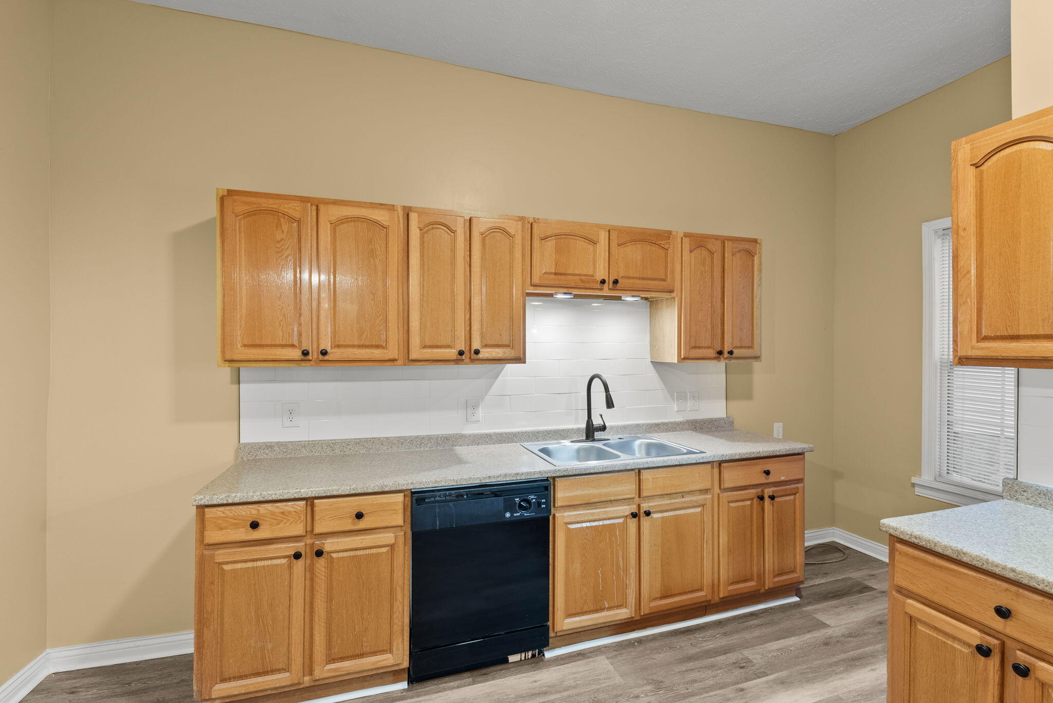 26019347 Property Photo 11