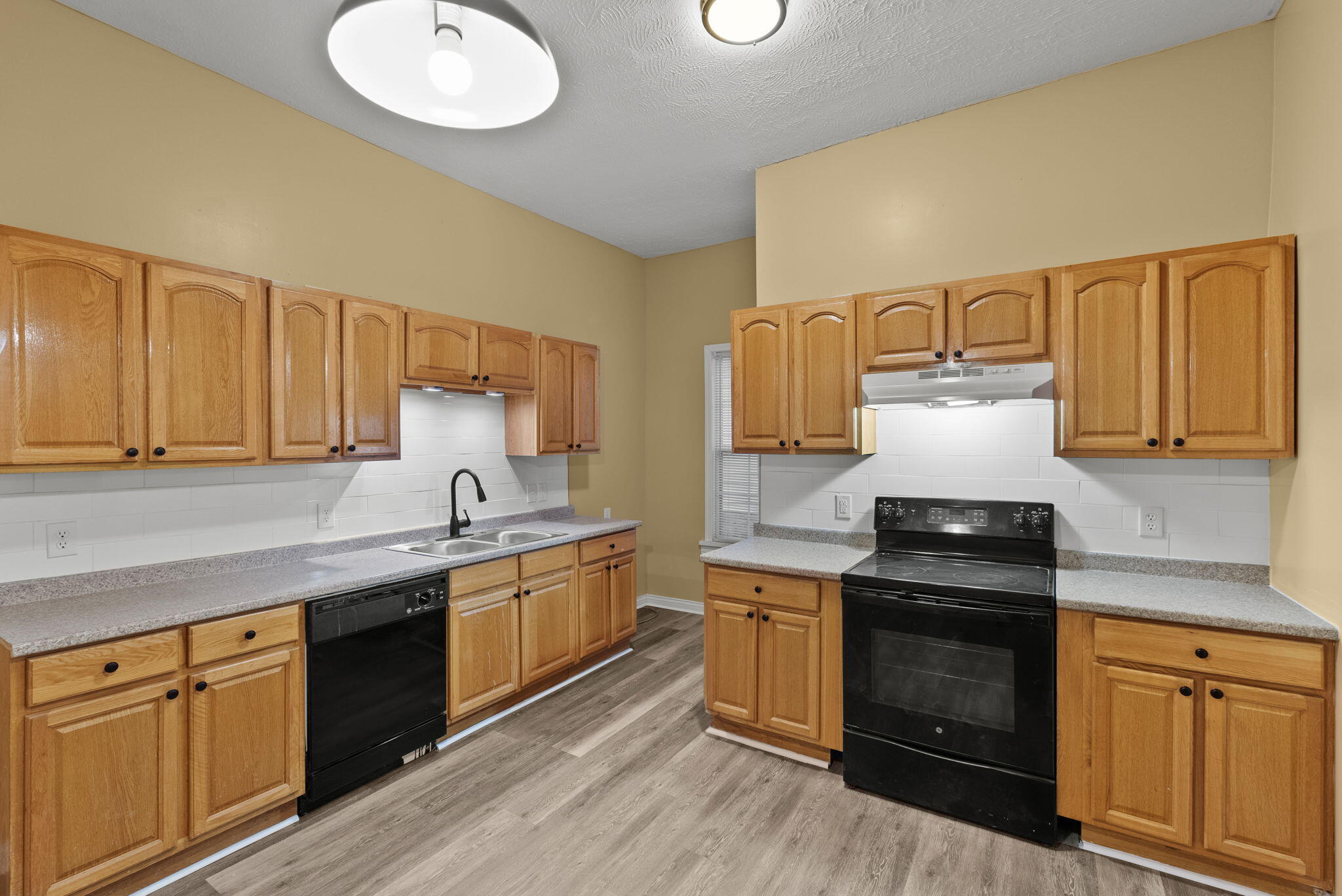 26019347 Property Photo 12