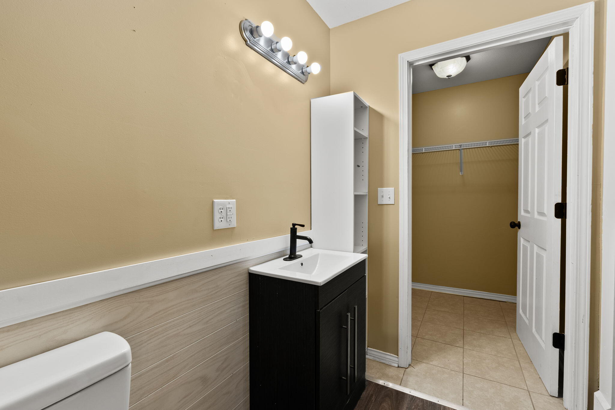 26019347 Property Photo 16