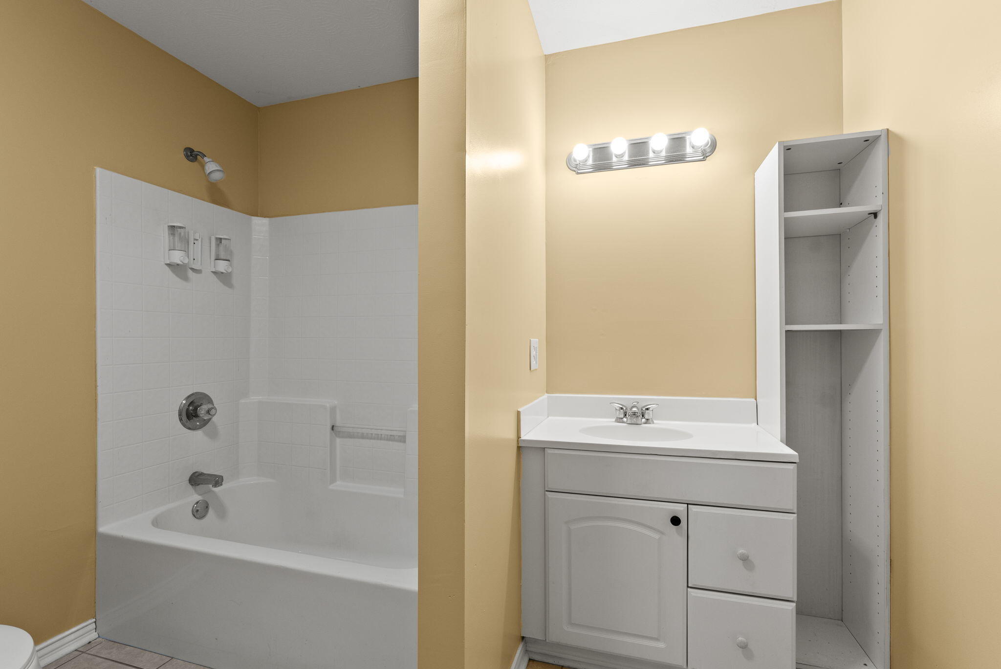 26019347 Property Photo 21