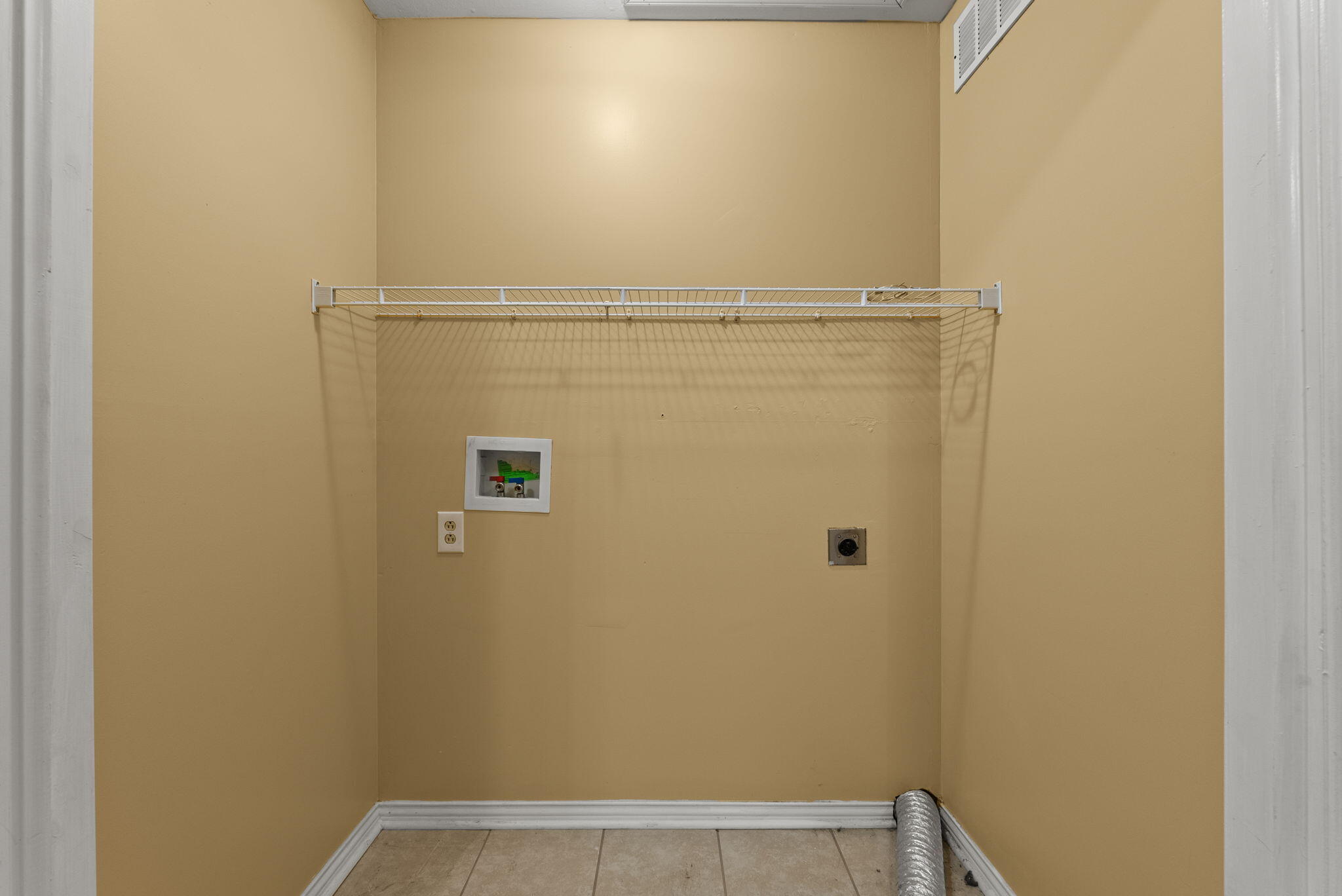 26019347 Property Photo 23