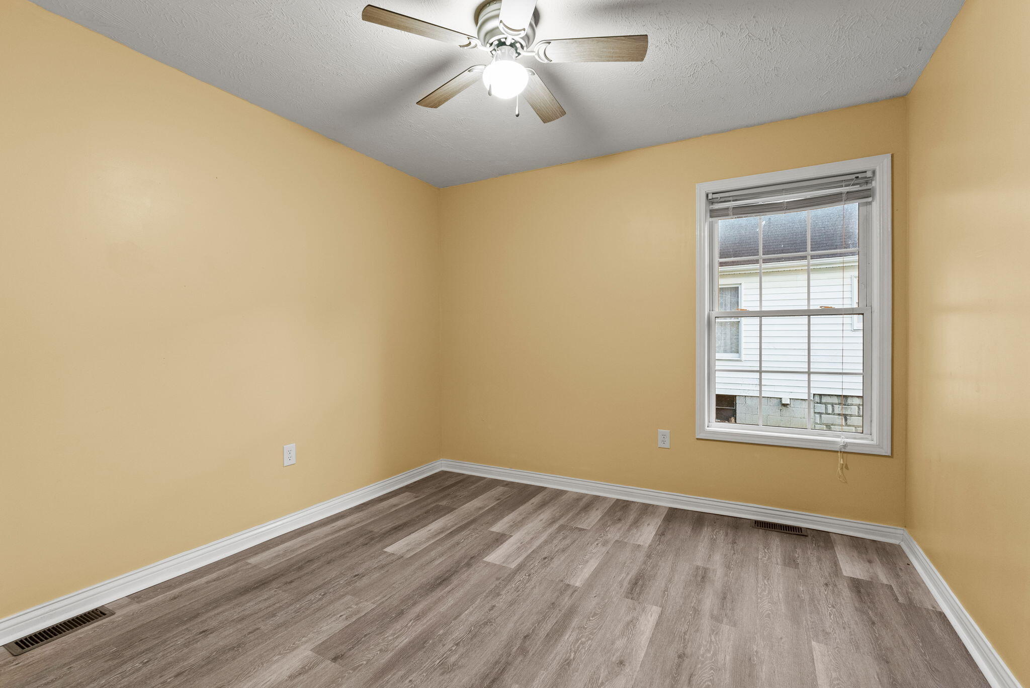 26019347 Property Photo 24