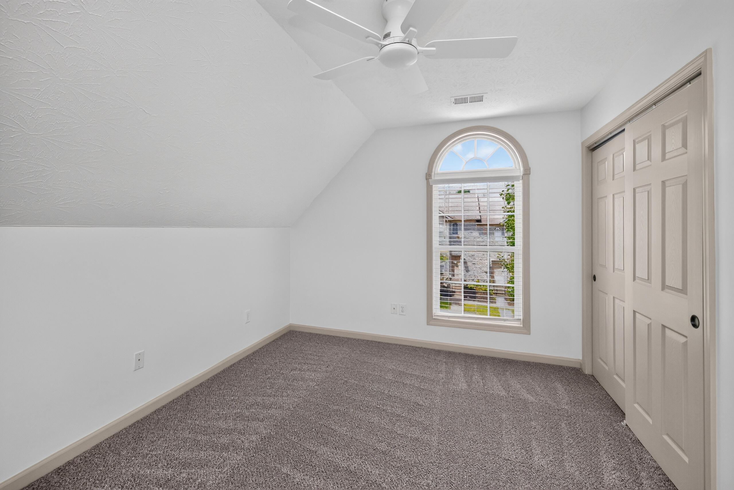 3136 Roundway Down Lane Property Photo 17