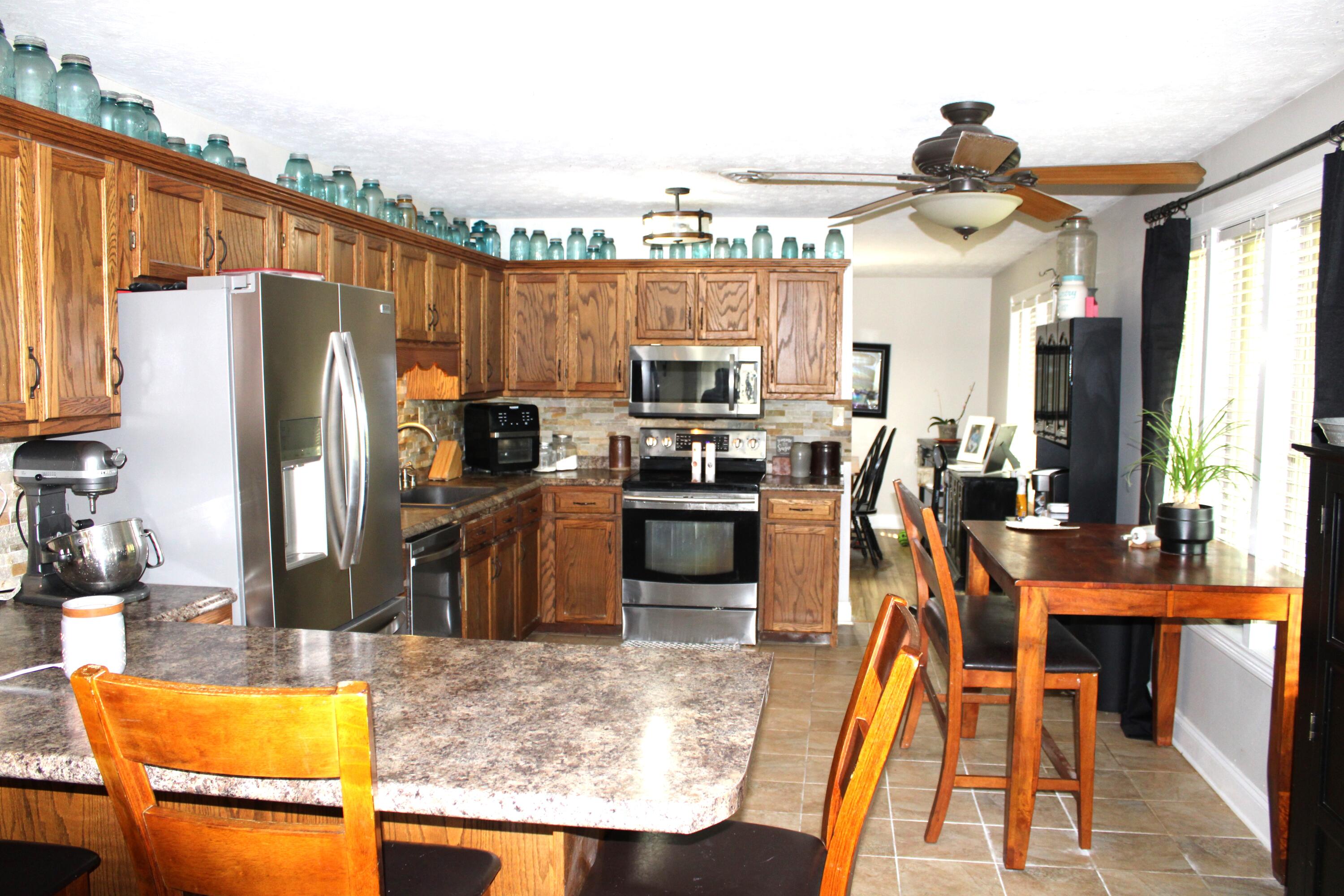 460 Combs Circle Property Photo 2