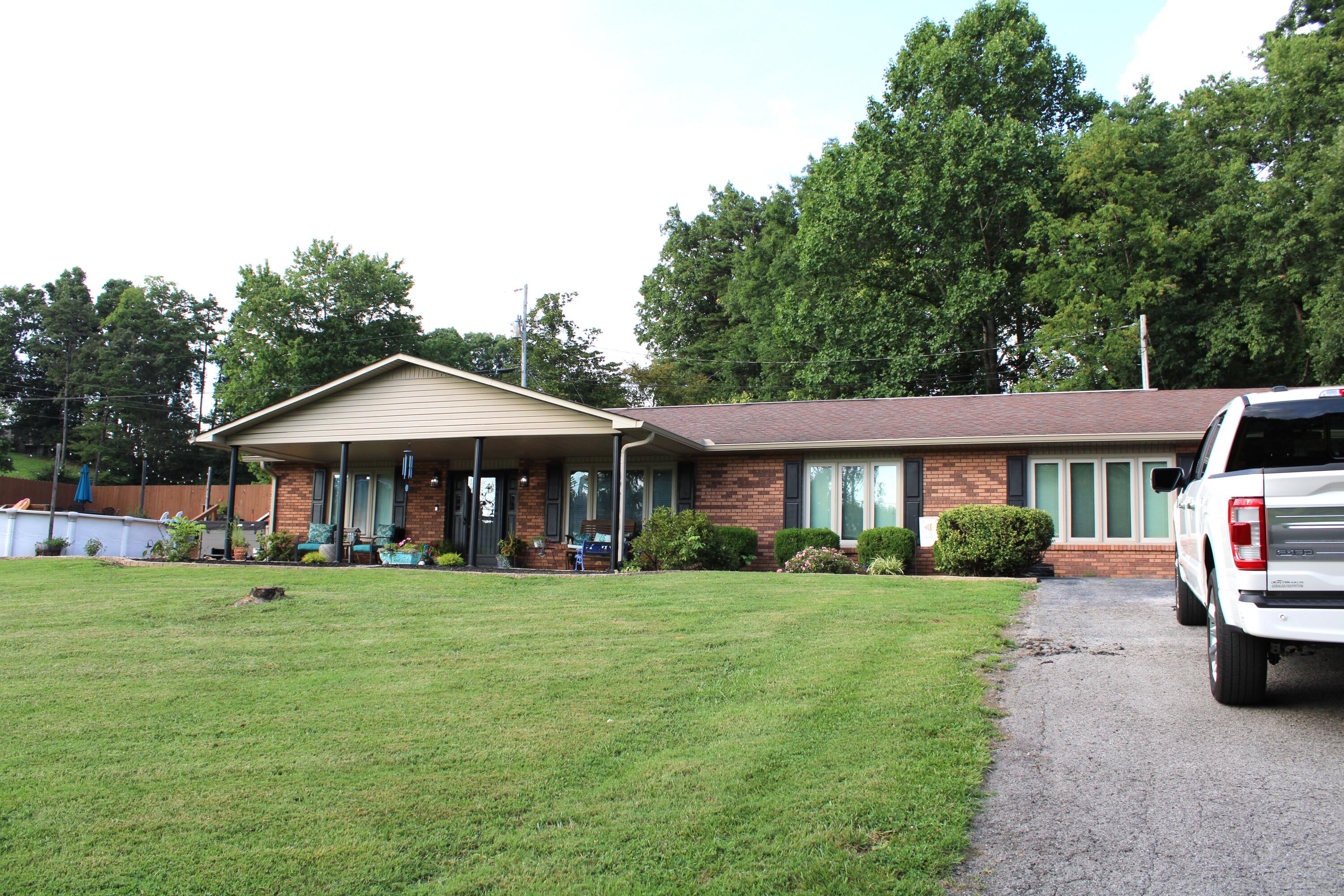 460 Combs Circle Property Photo 18