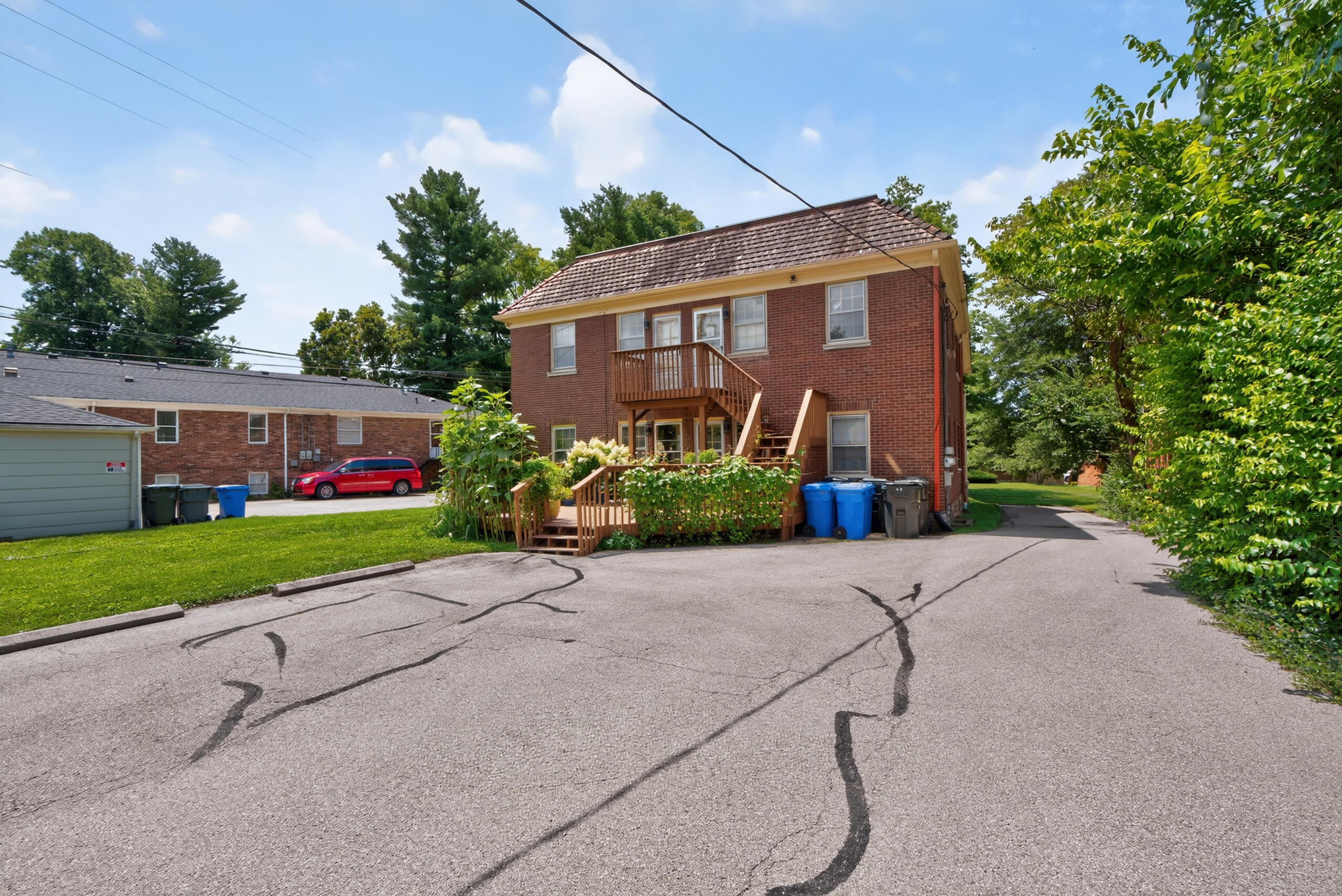 1515 Fontaine Road Property Photo 12
