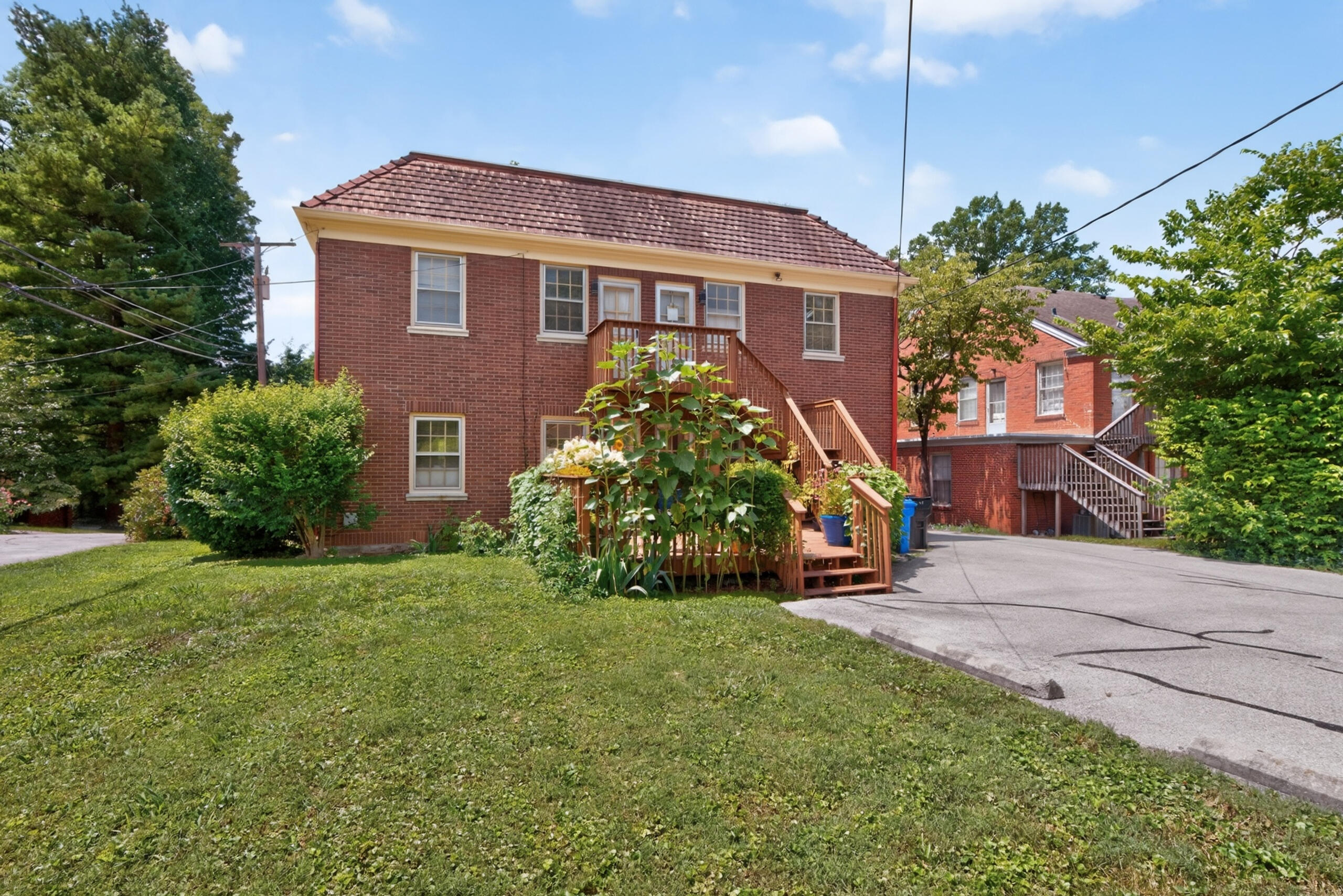 1515 Fontaine Road Property Photo 13