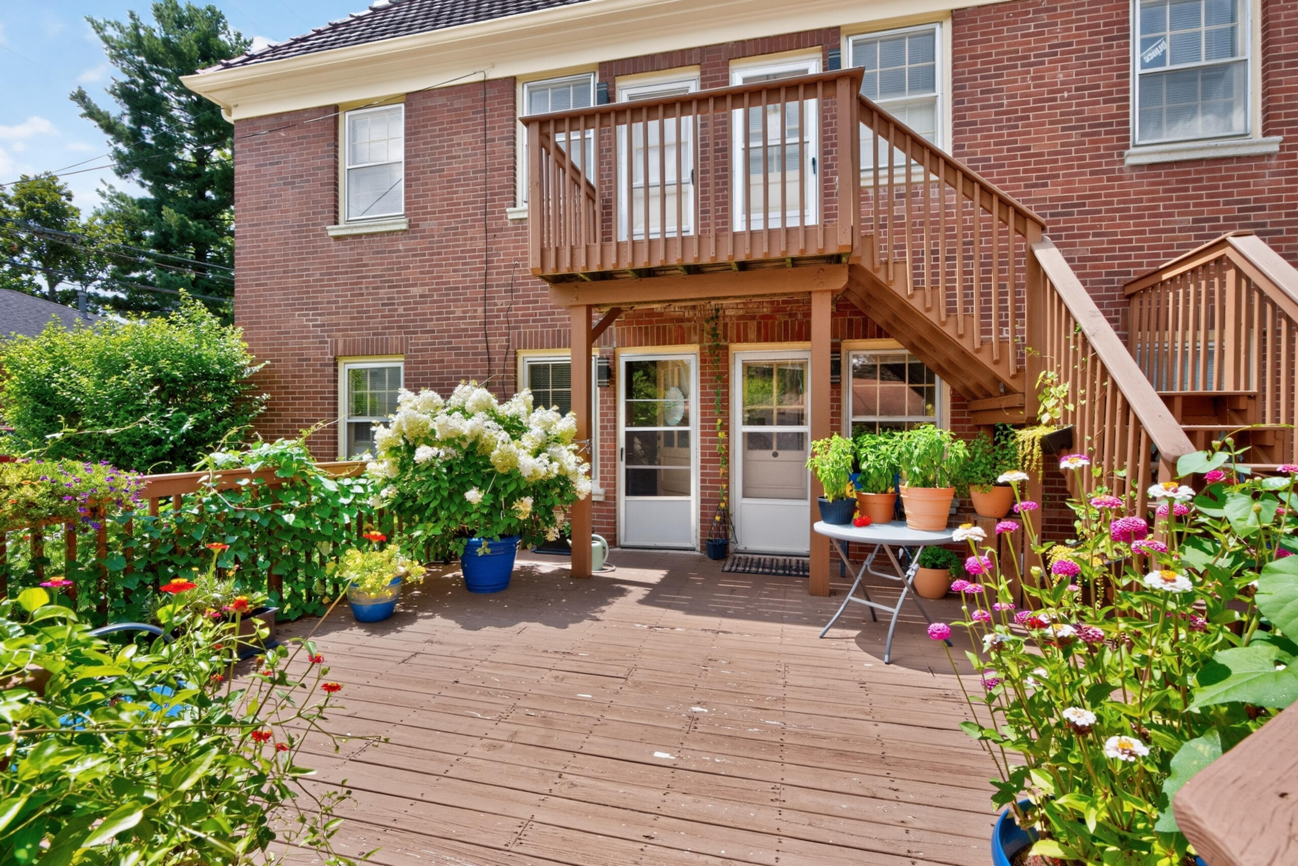 1515 Fontaine Road Property Photo 14