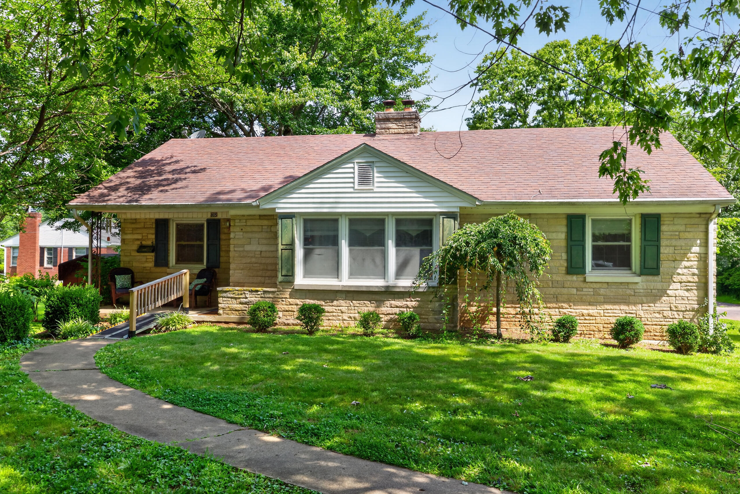 805 Sunset Drive Property Photo 2
