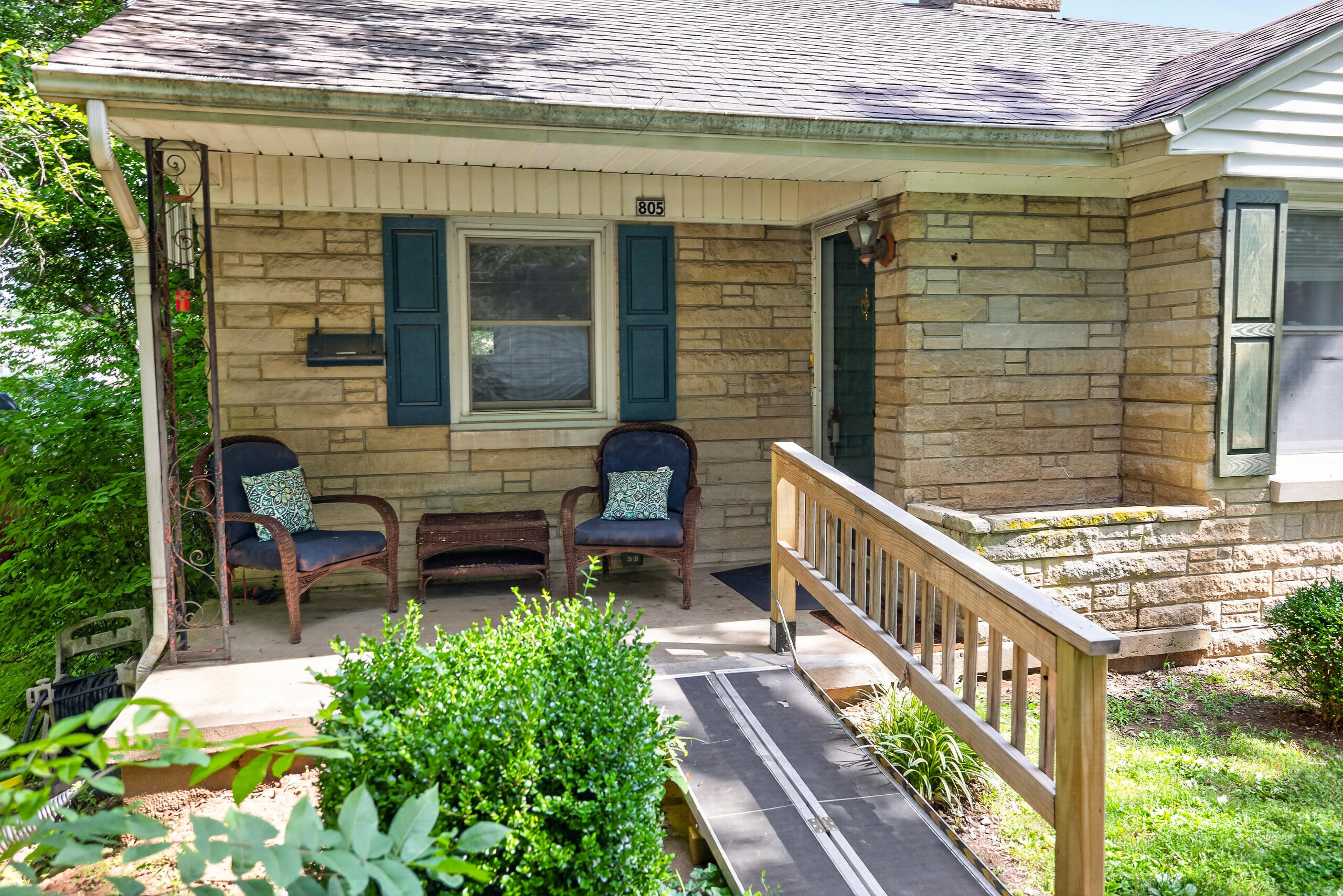 805 Sunset Drive Property Photo 4