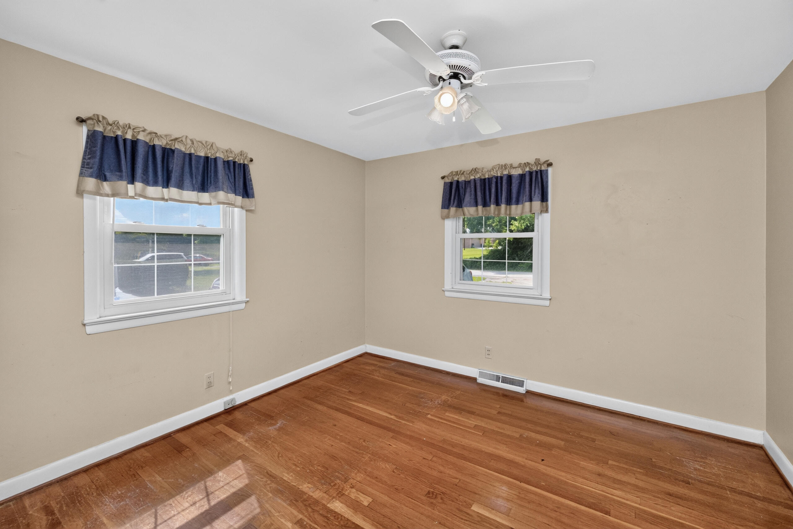 805 Sunset Drive Property Photo 12