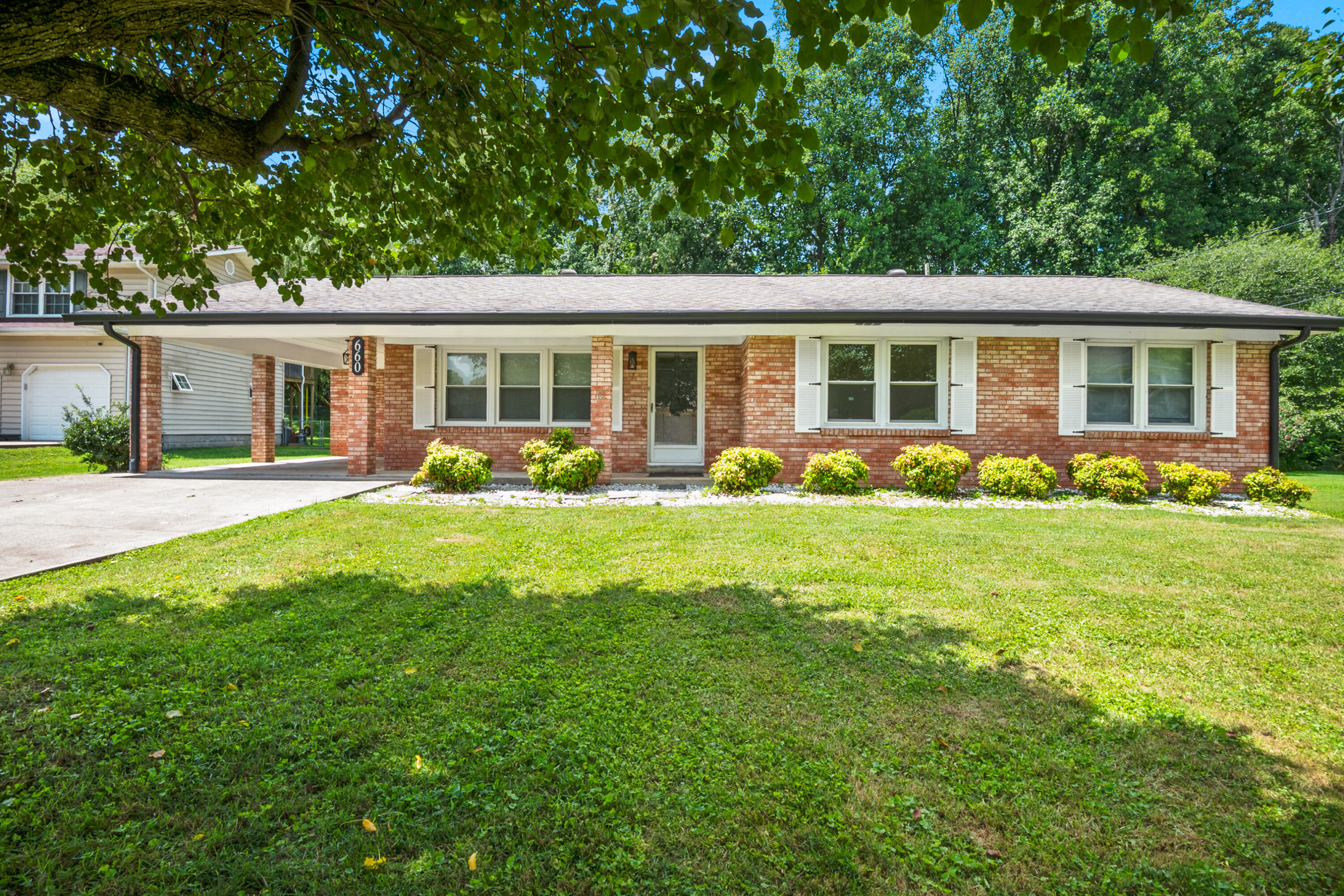 660 Oaklawn Circle Property Photo 1
