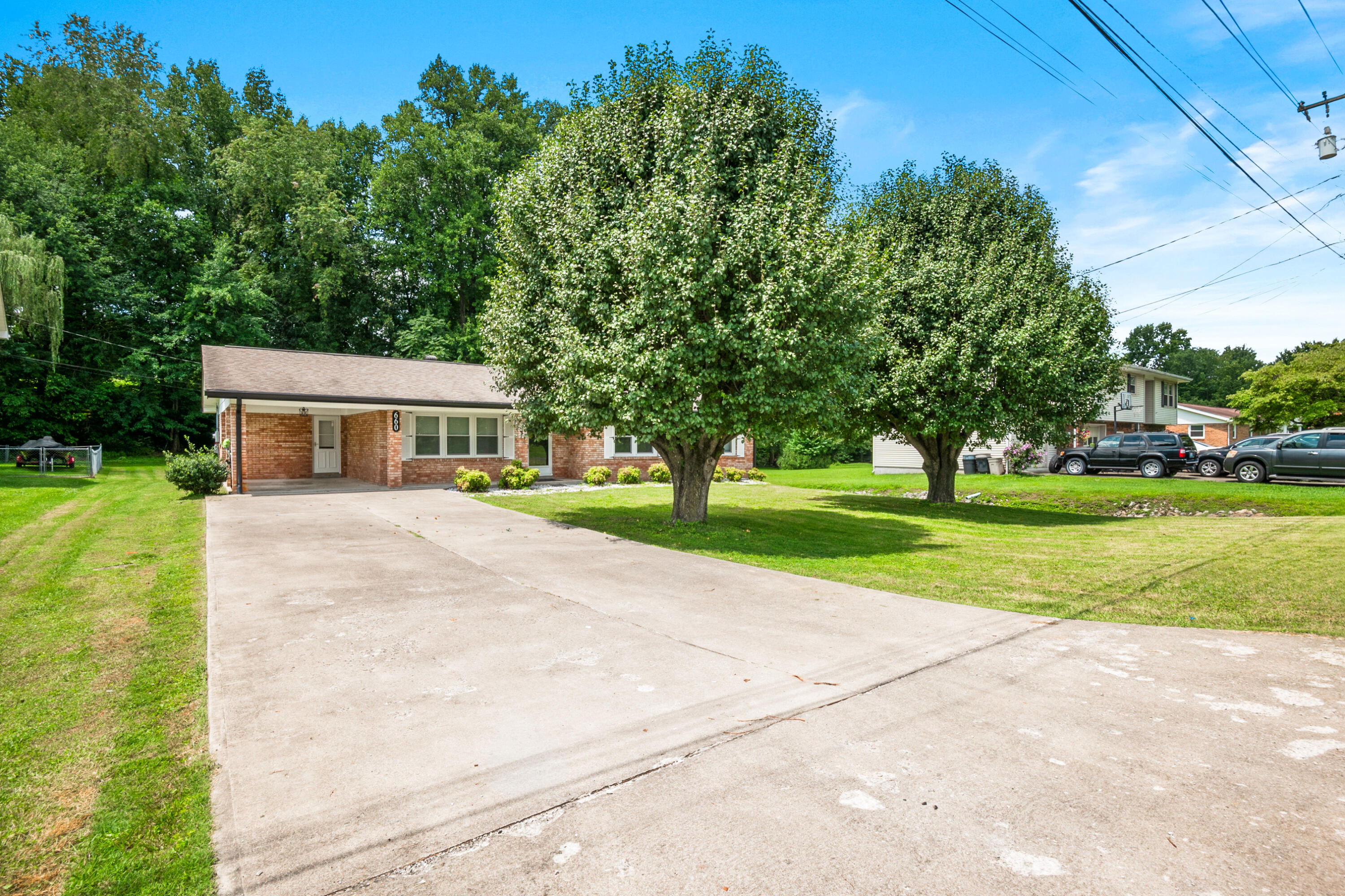 660 Oaklawn Circle Property Photo 3