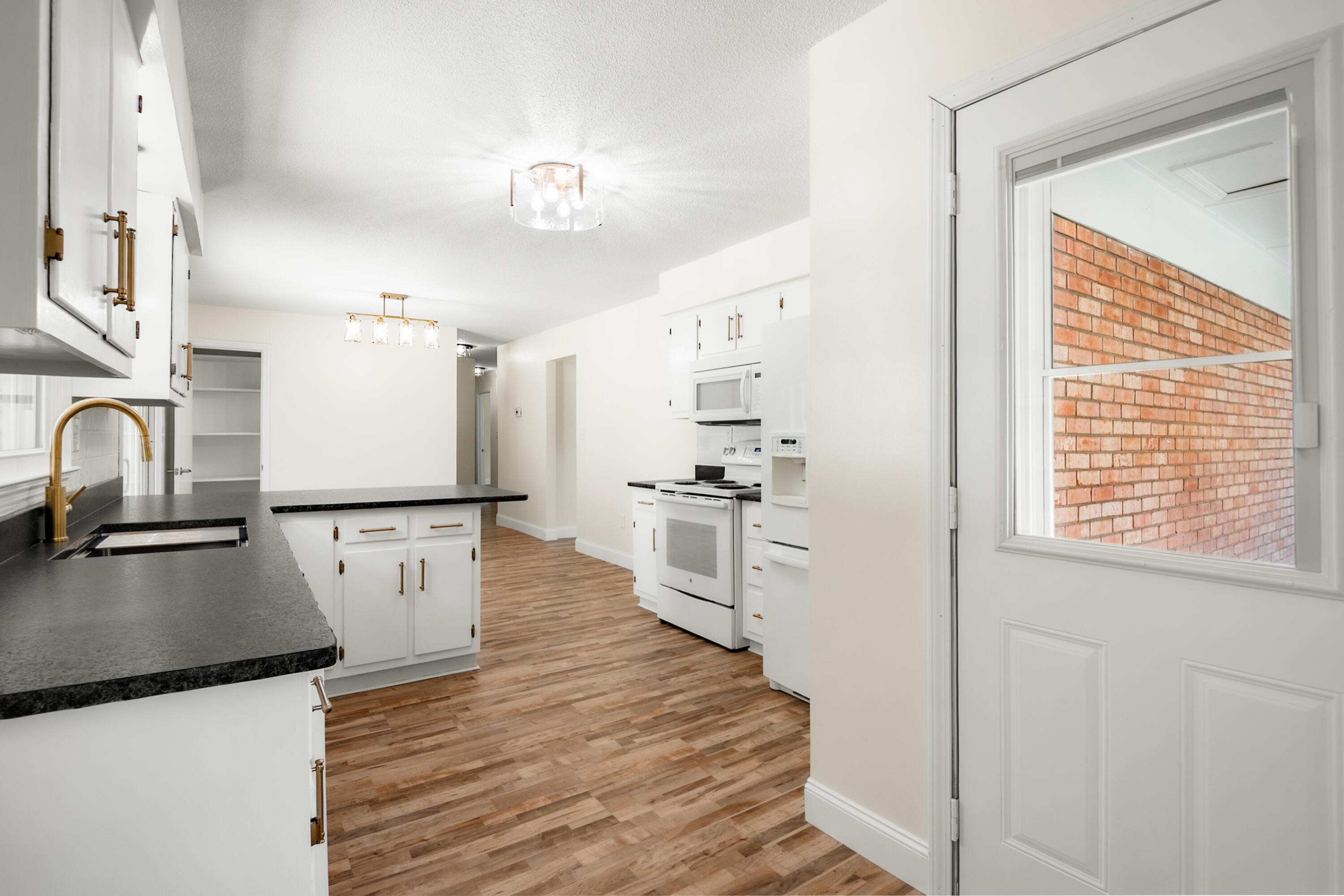 660 Oaklawn Circle Property Photo 14