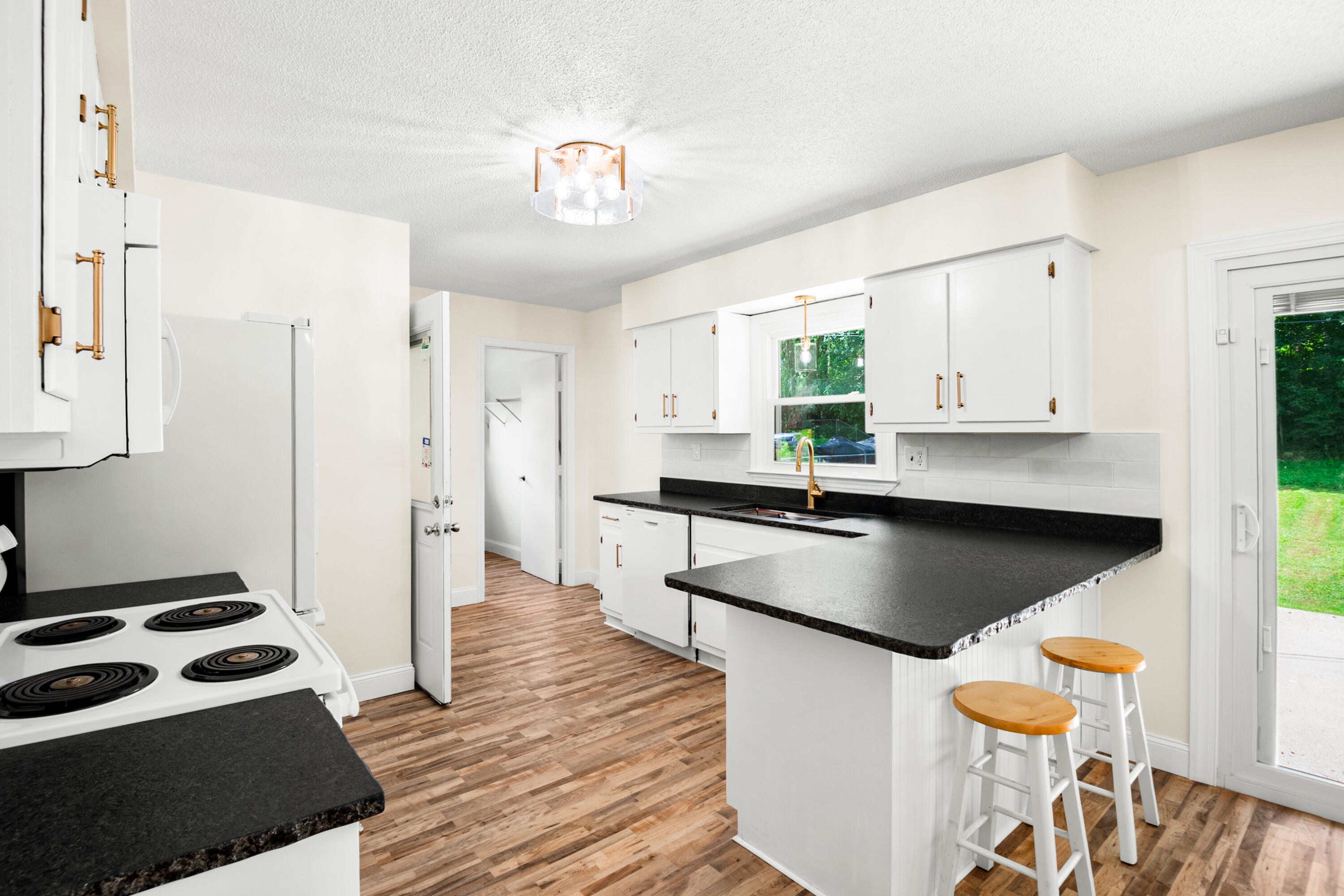 660 Oaklawn Circle Property Photo 18