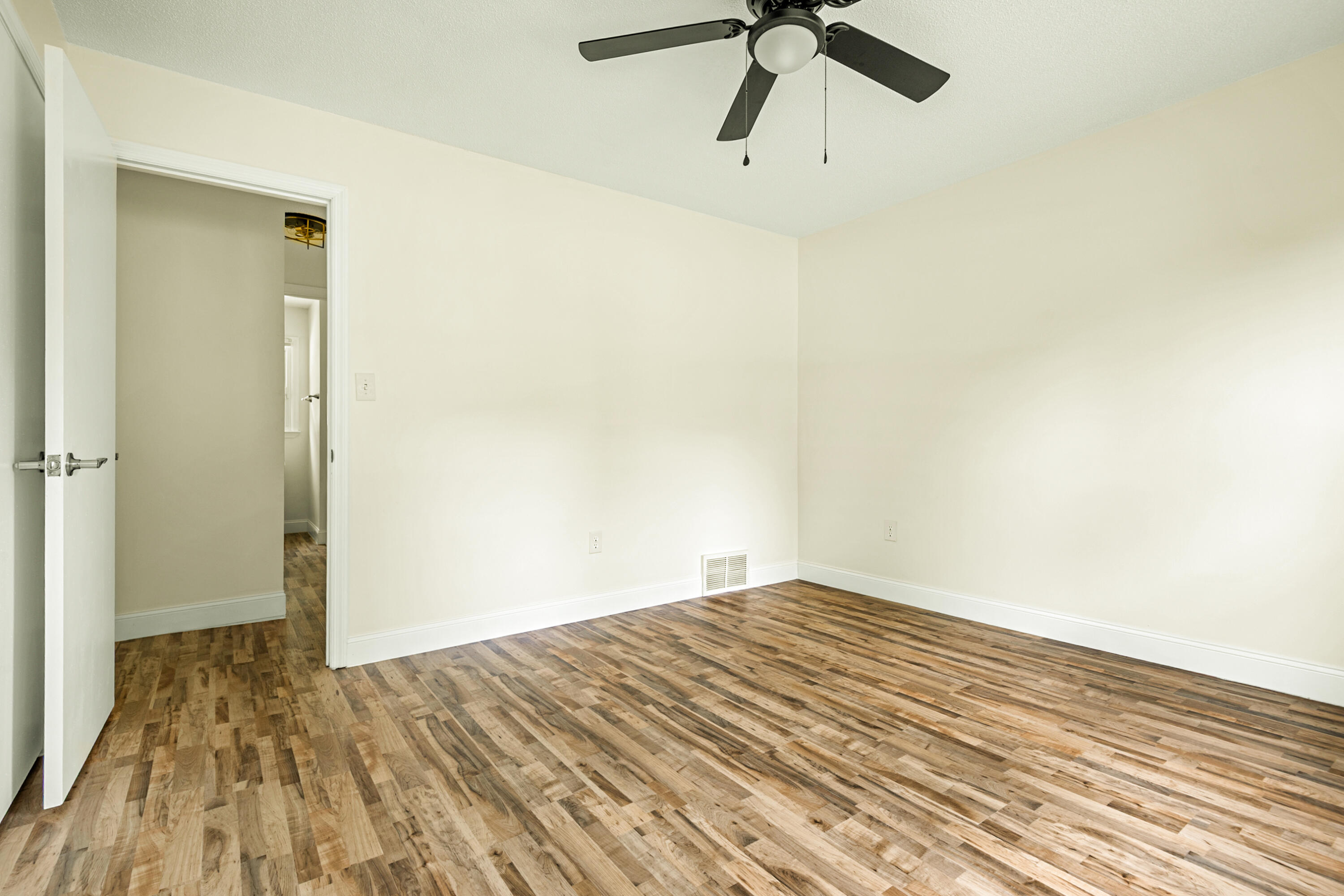 660 Oaklawn Circle Property Photo 32