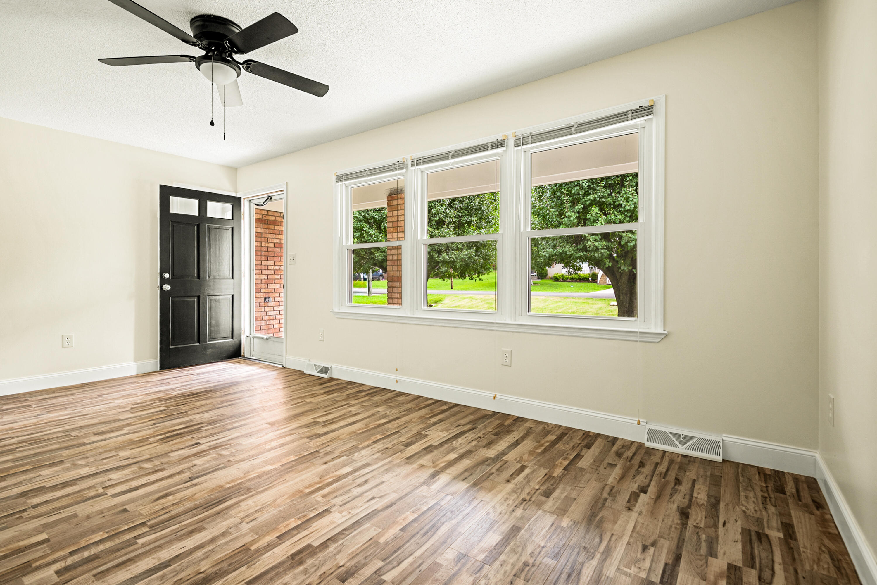 660 Oaklawn Circle Property Photo 33