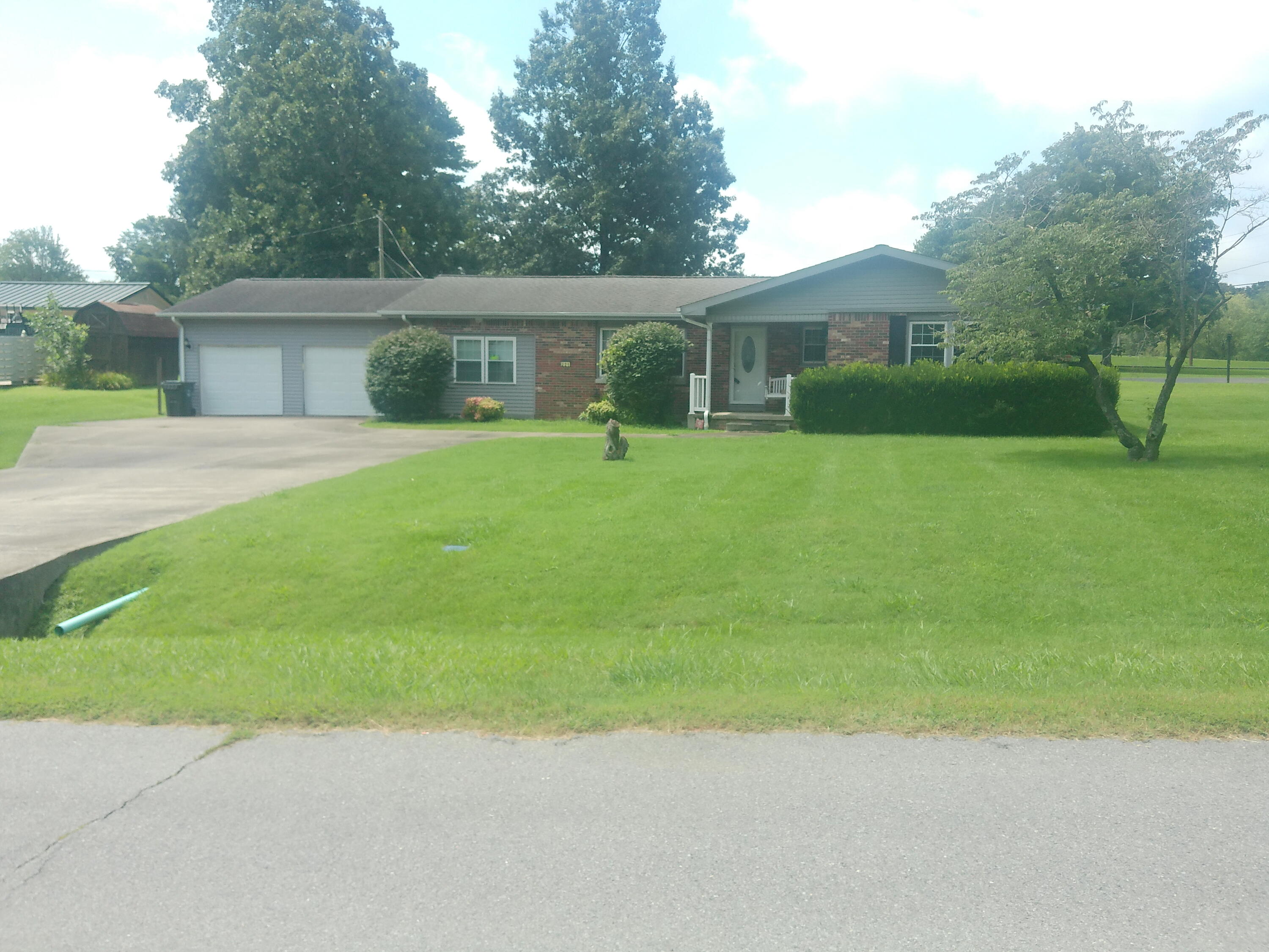 221 Maple Avenue Property Photo 1