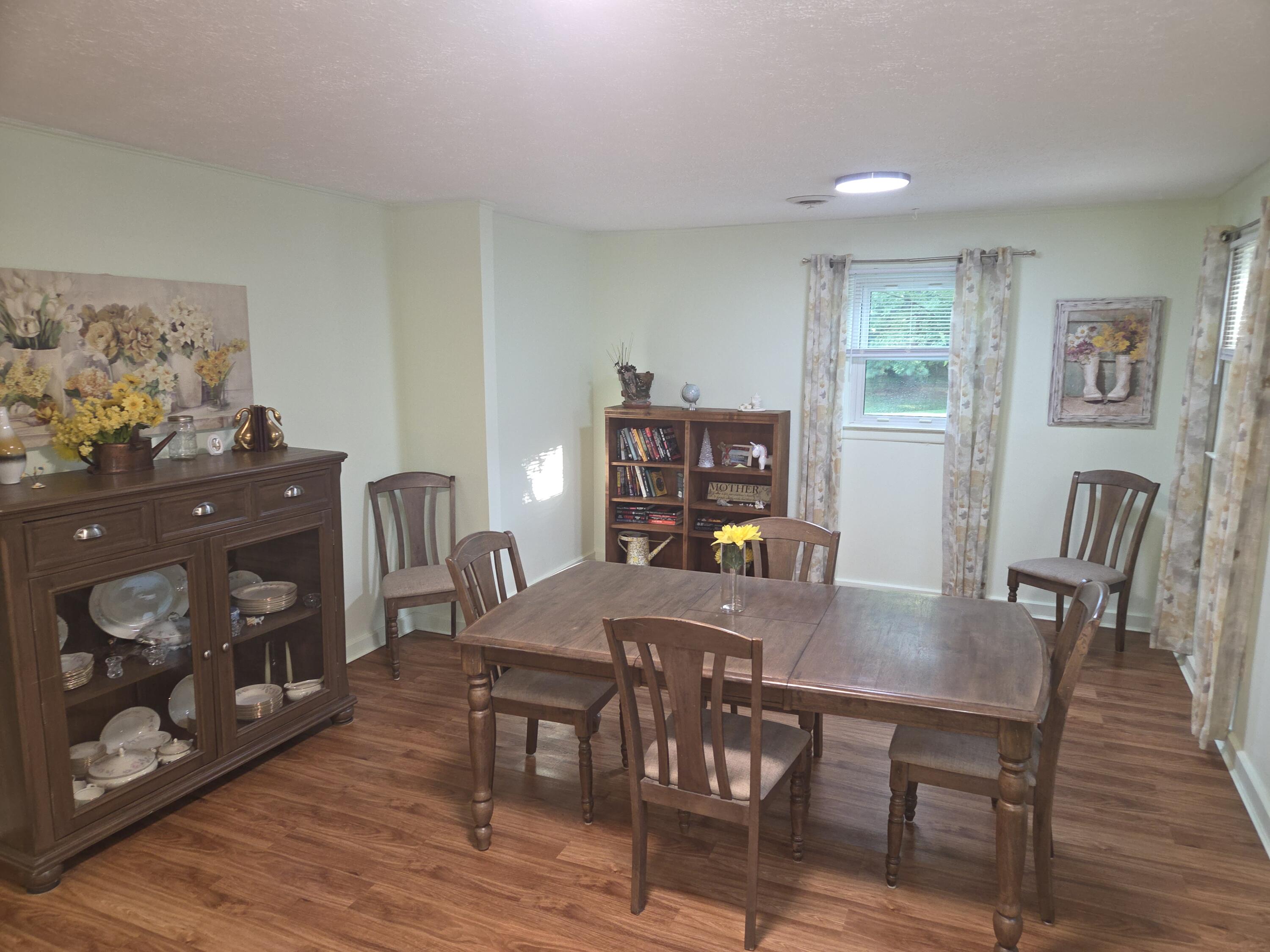 8810 Moore Road Property Photo 6