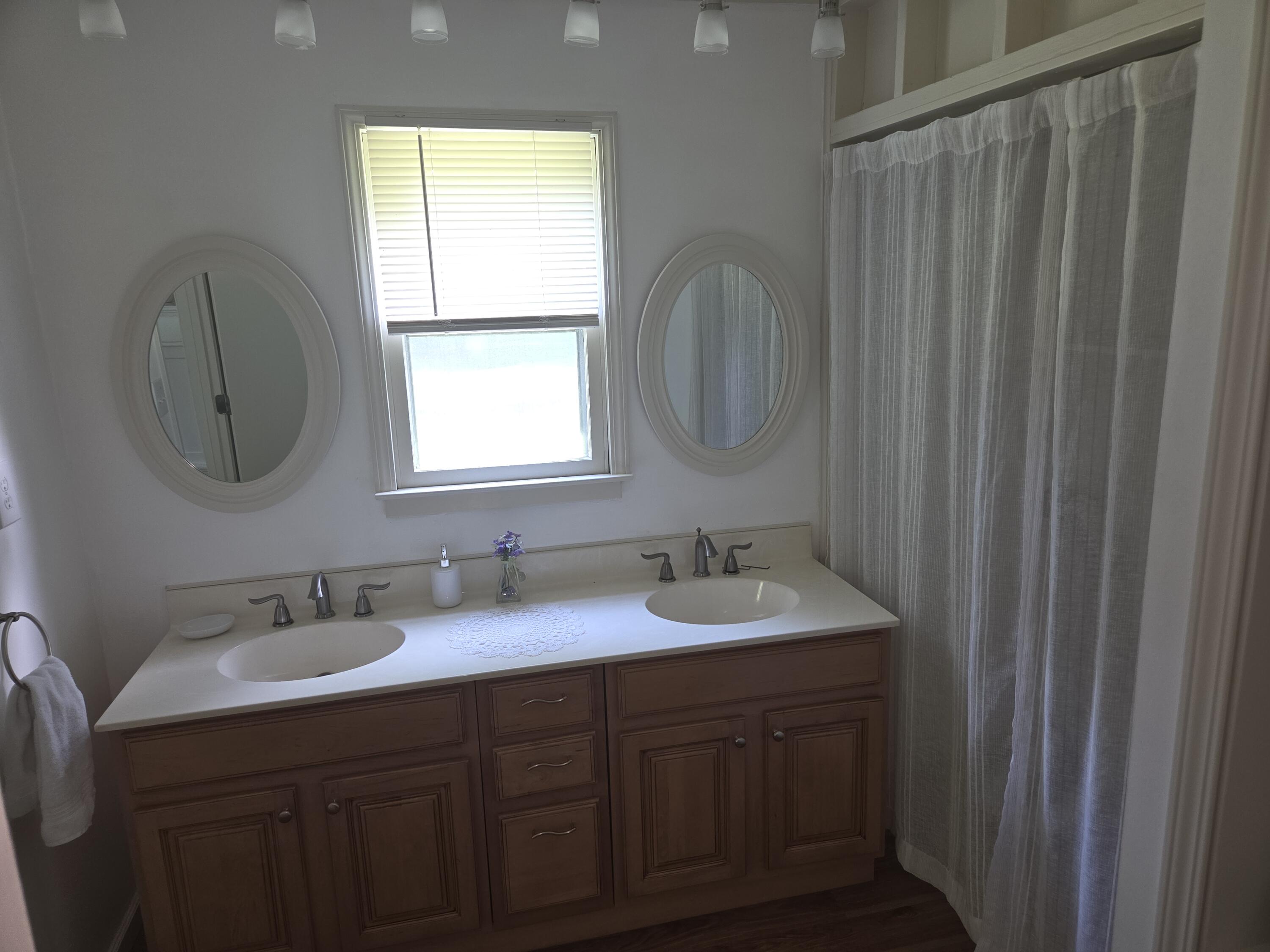 8810 Moore Road Property Photo 9