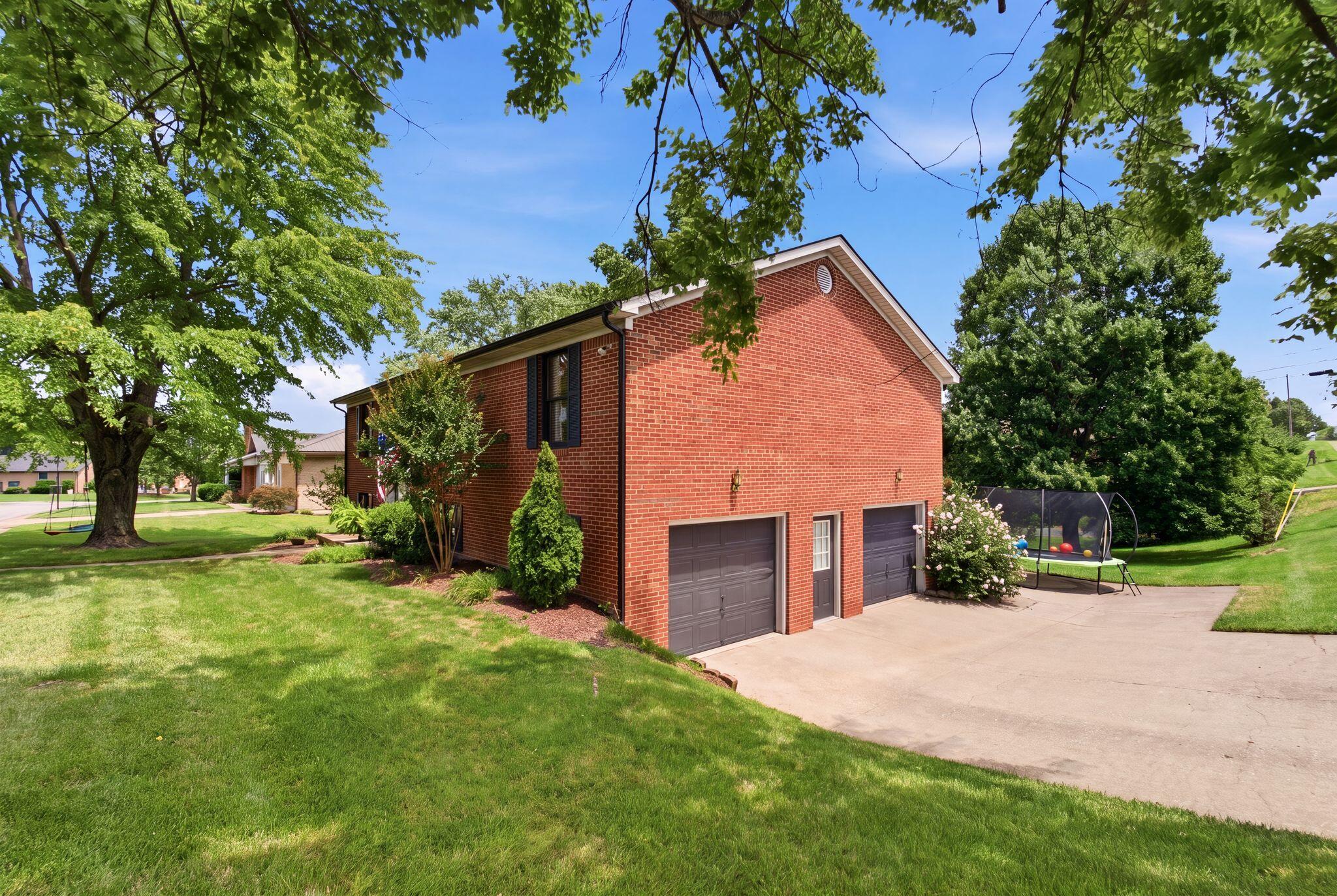 120 Saratoga Circle Property Photo 4