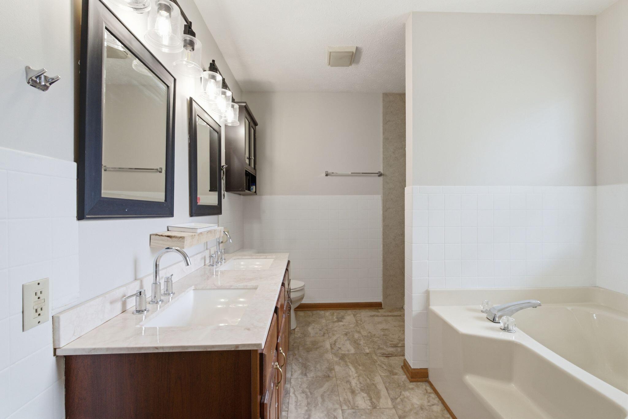 120 Saratoga Circle Property Photo 33