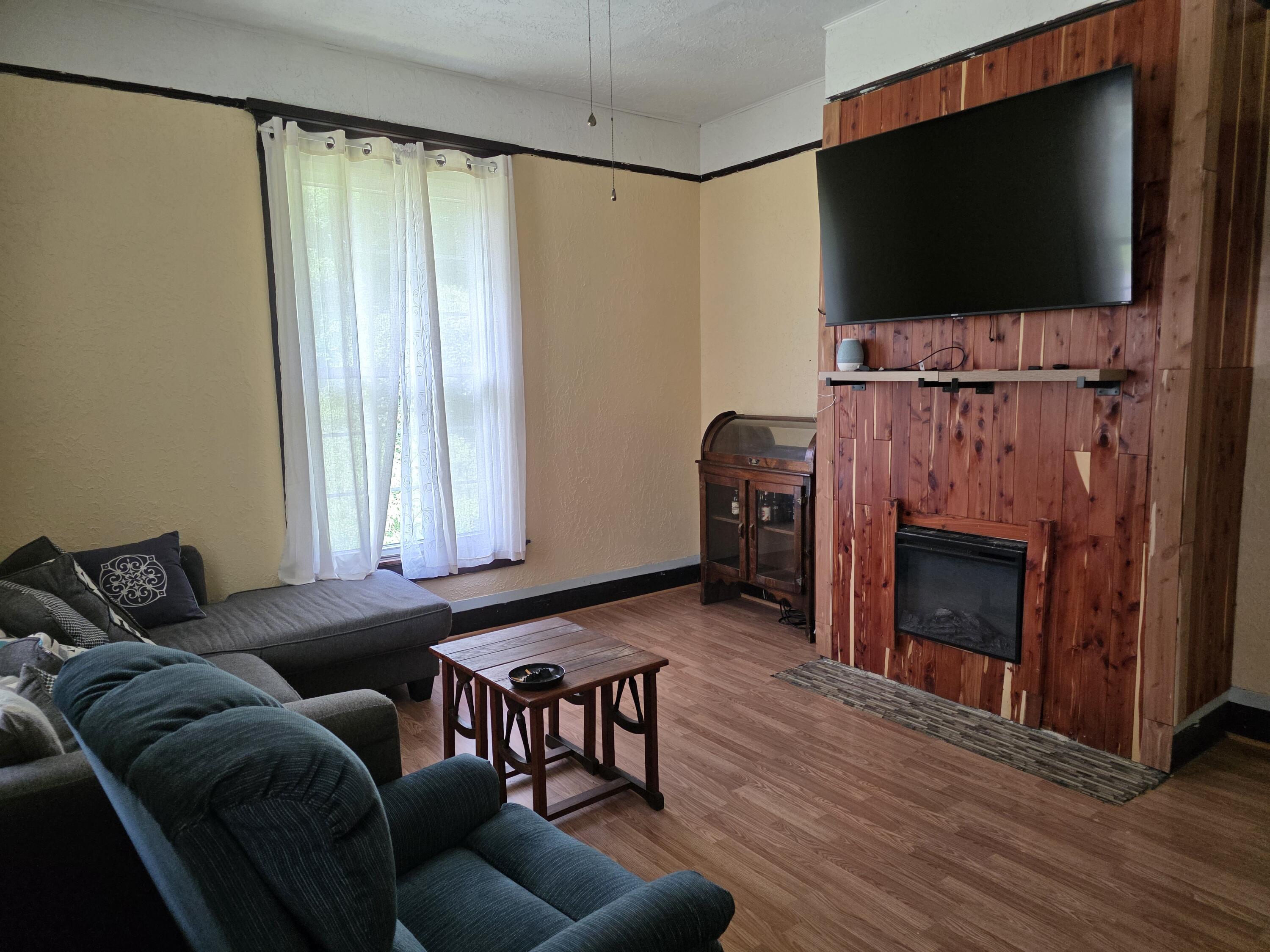 502 Fourth Street Property Photo 4