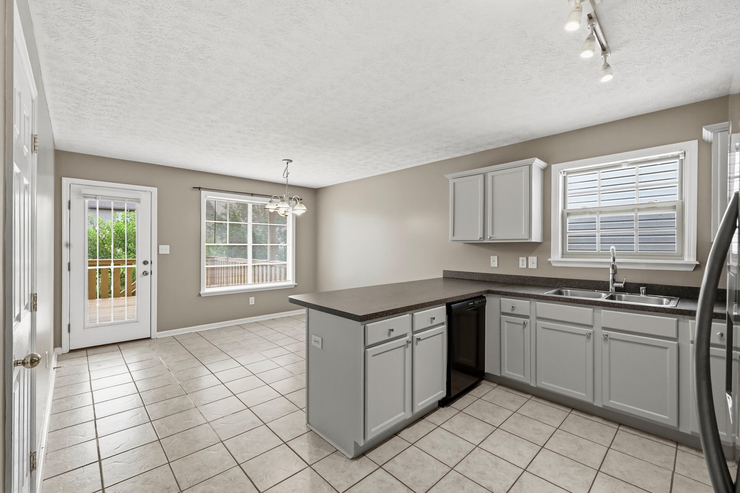 3744 Wargrave Walk Property Photo 6