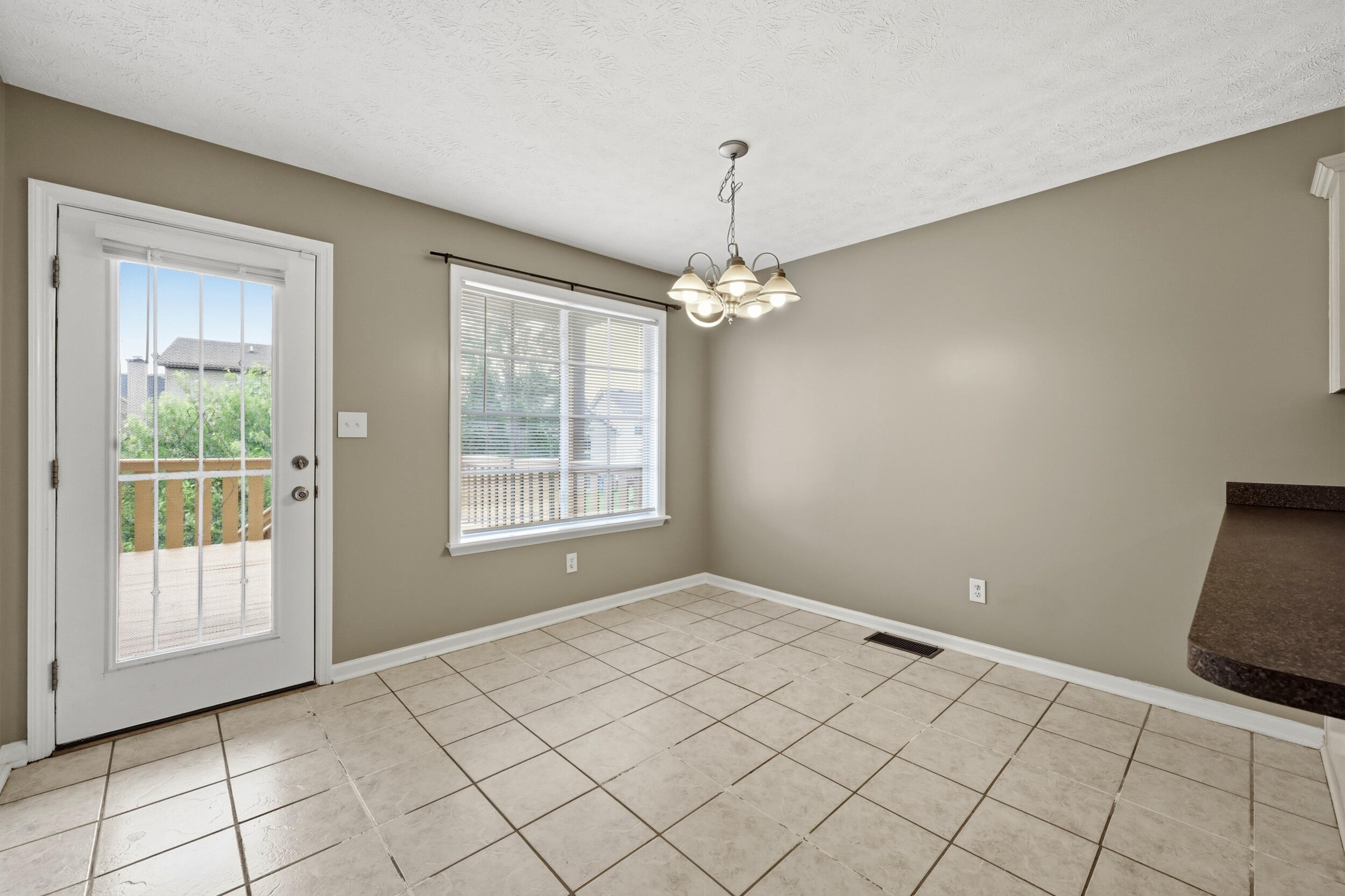3744 Wargrave Walk Property Photo 11