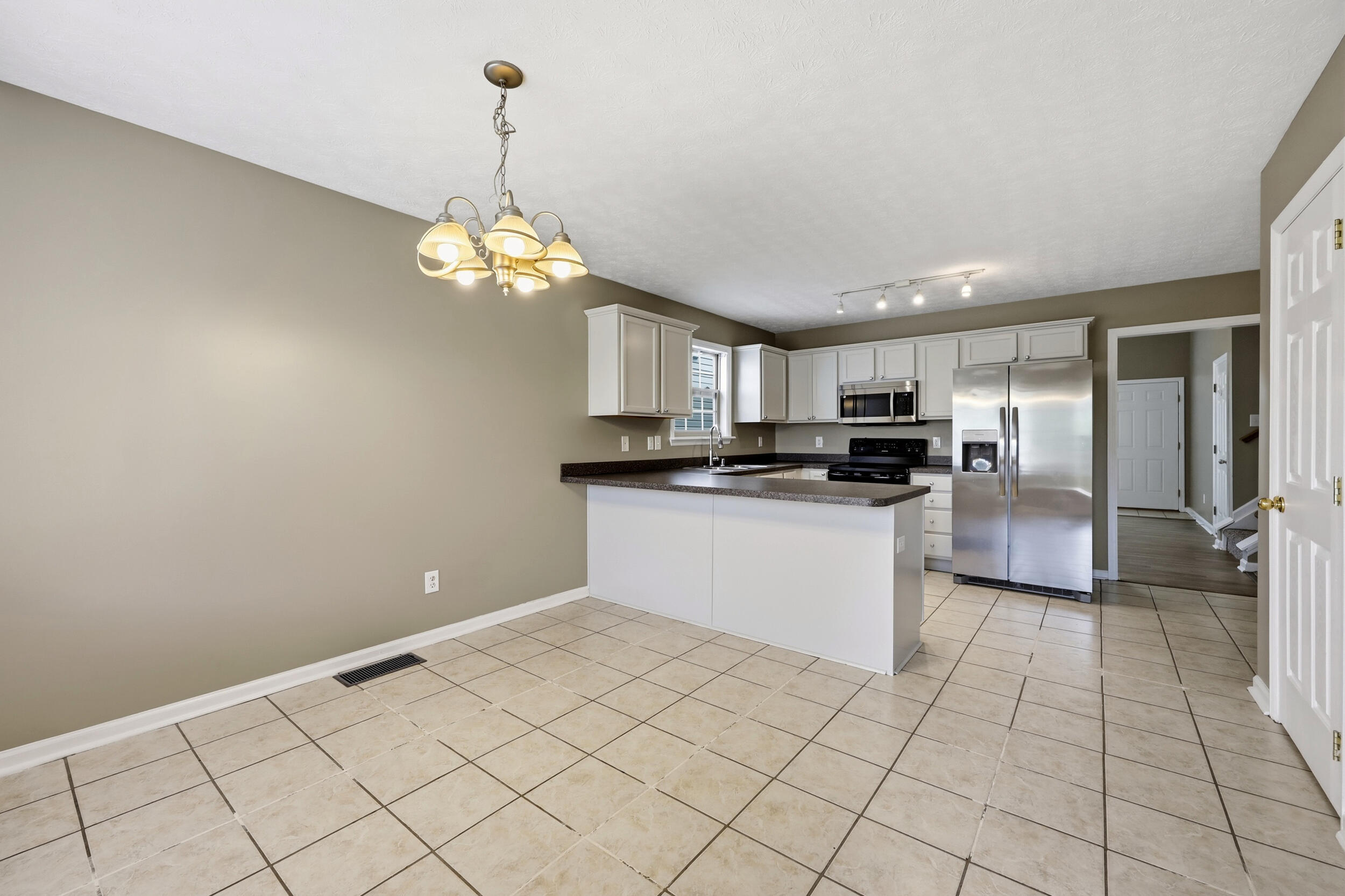 3744 Wargrave Walk Property Photo 12