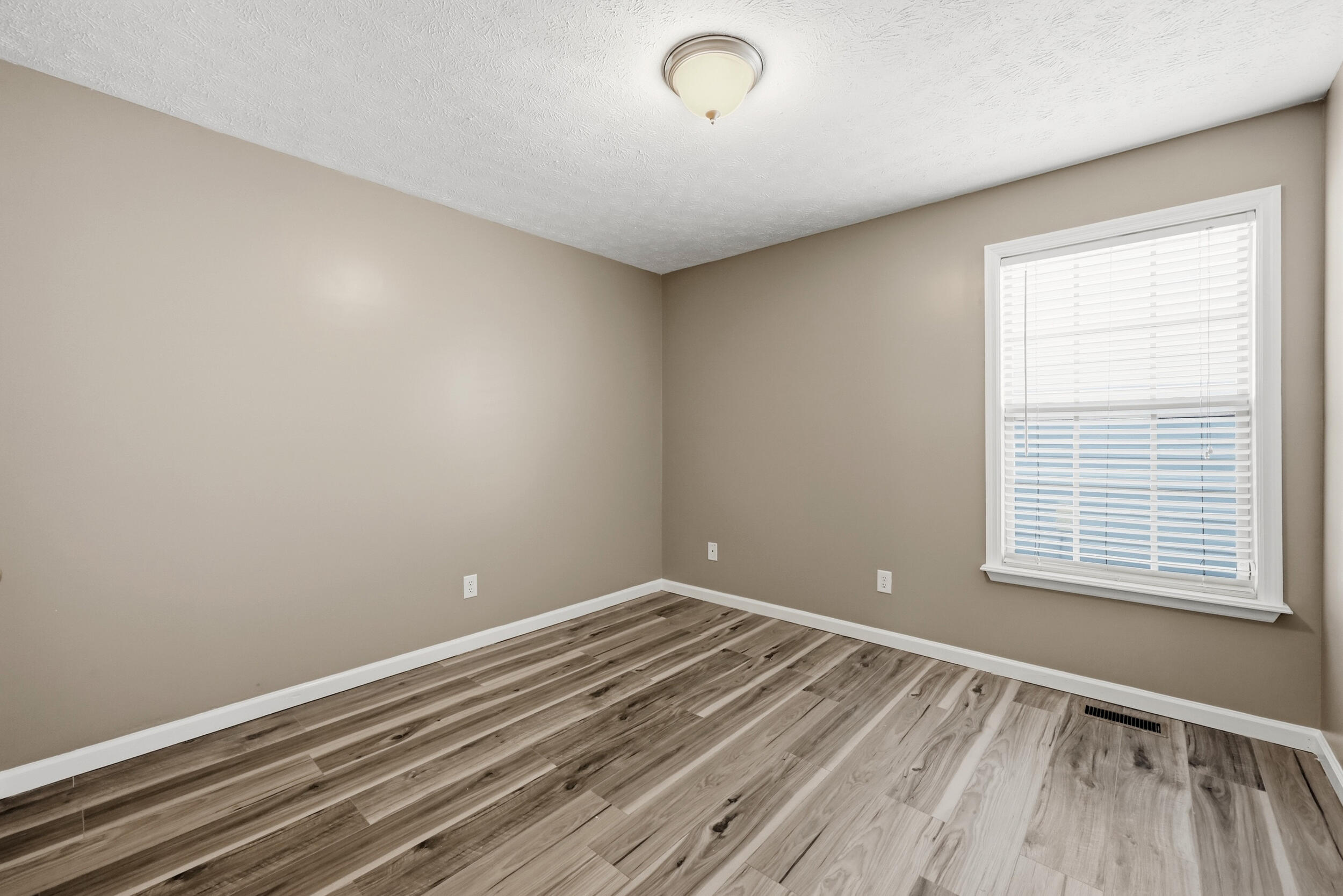 3744 Wargrave Walk Property Photo 15