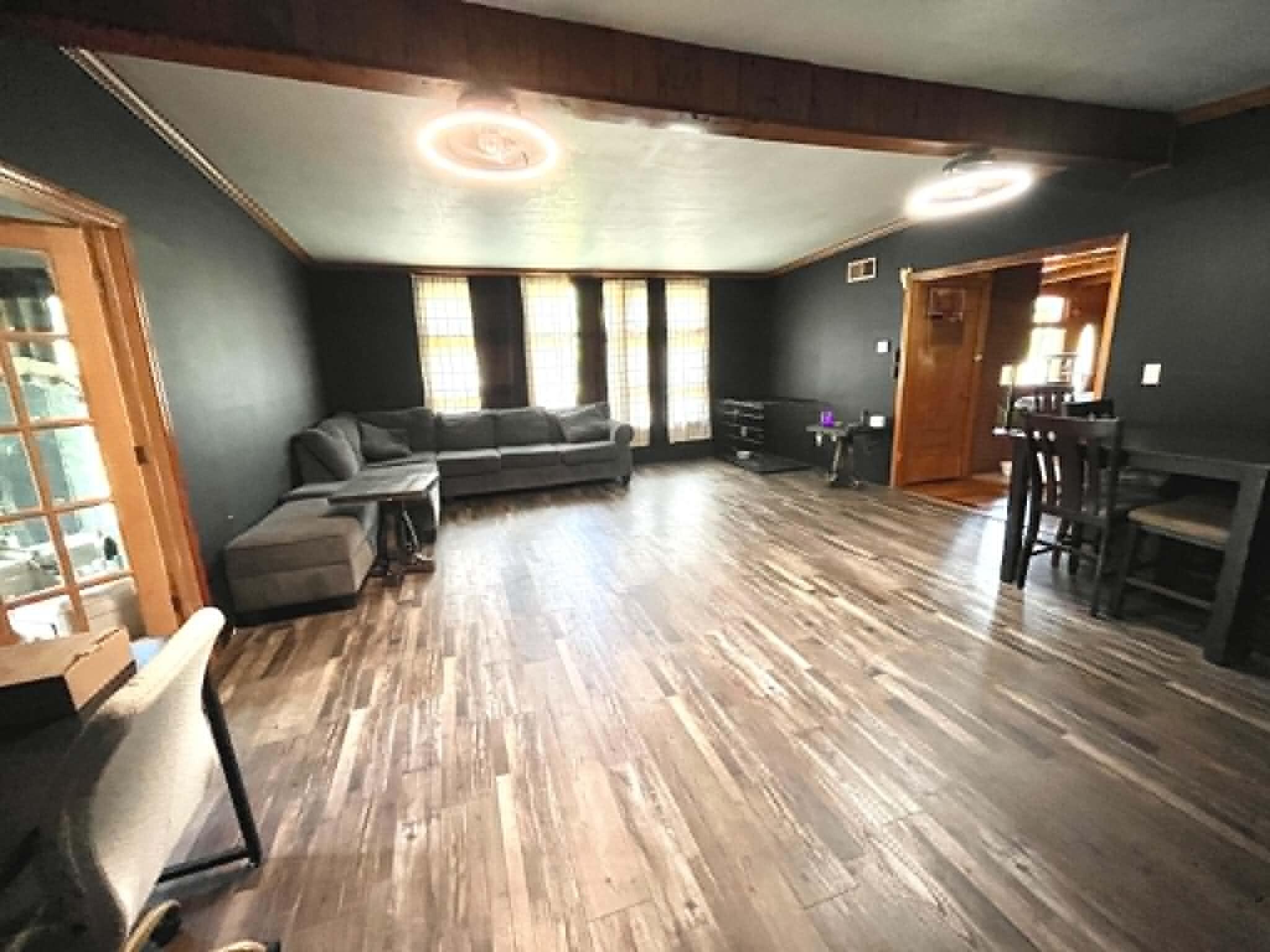 821 Ivy Property Photo 10