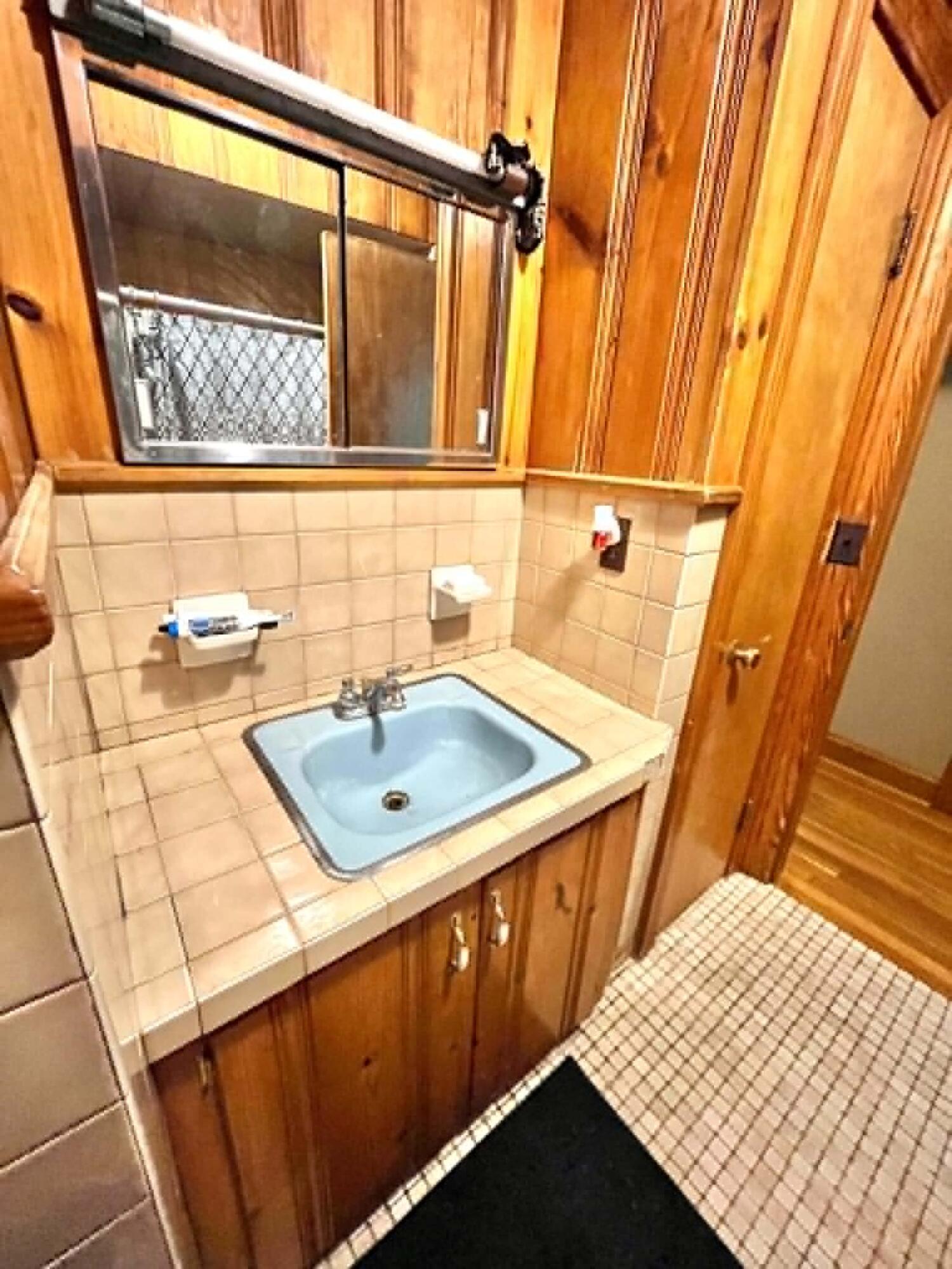 821 Ivy Property Photo 22