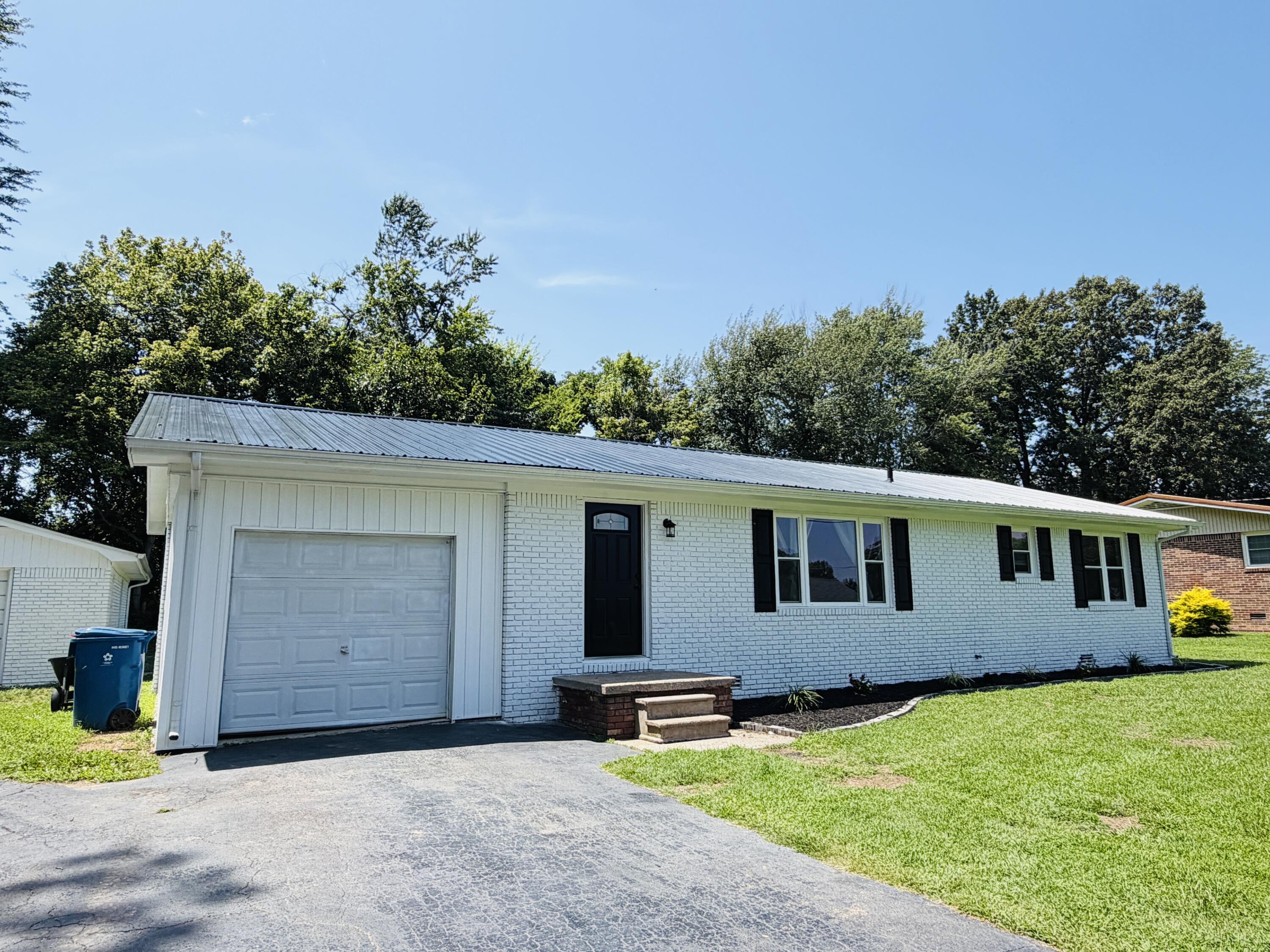 1712 Sycamore Drive Property Photo 1