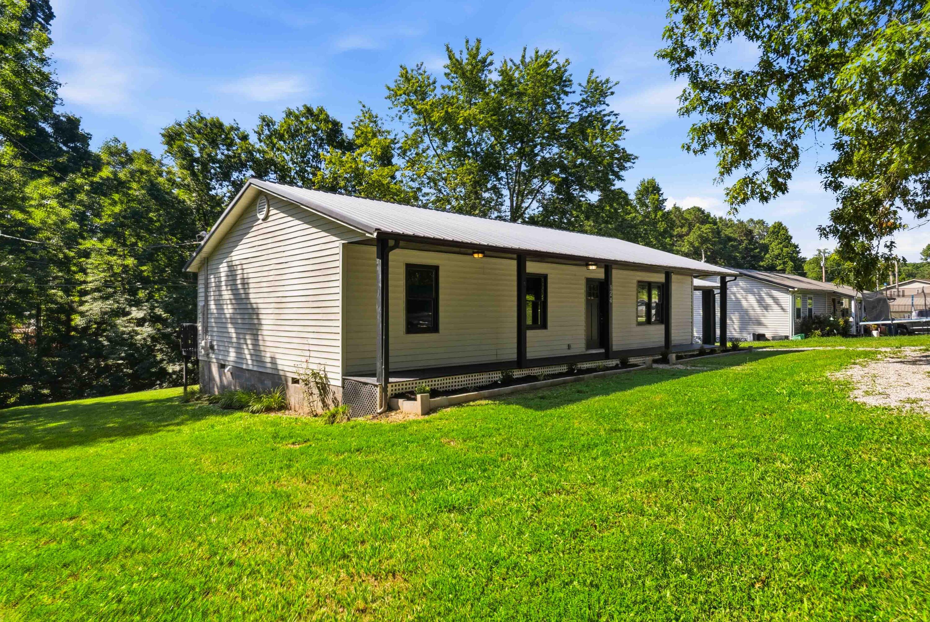 824 Paris Karr Road Property Photo 3