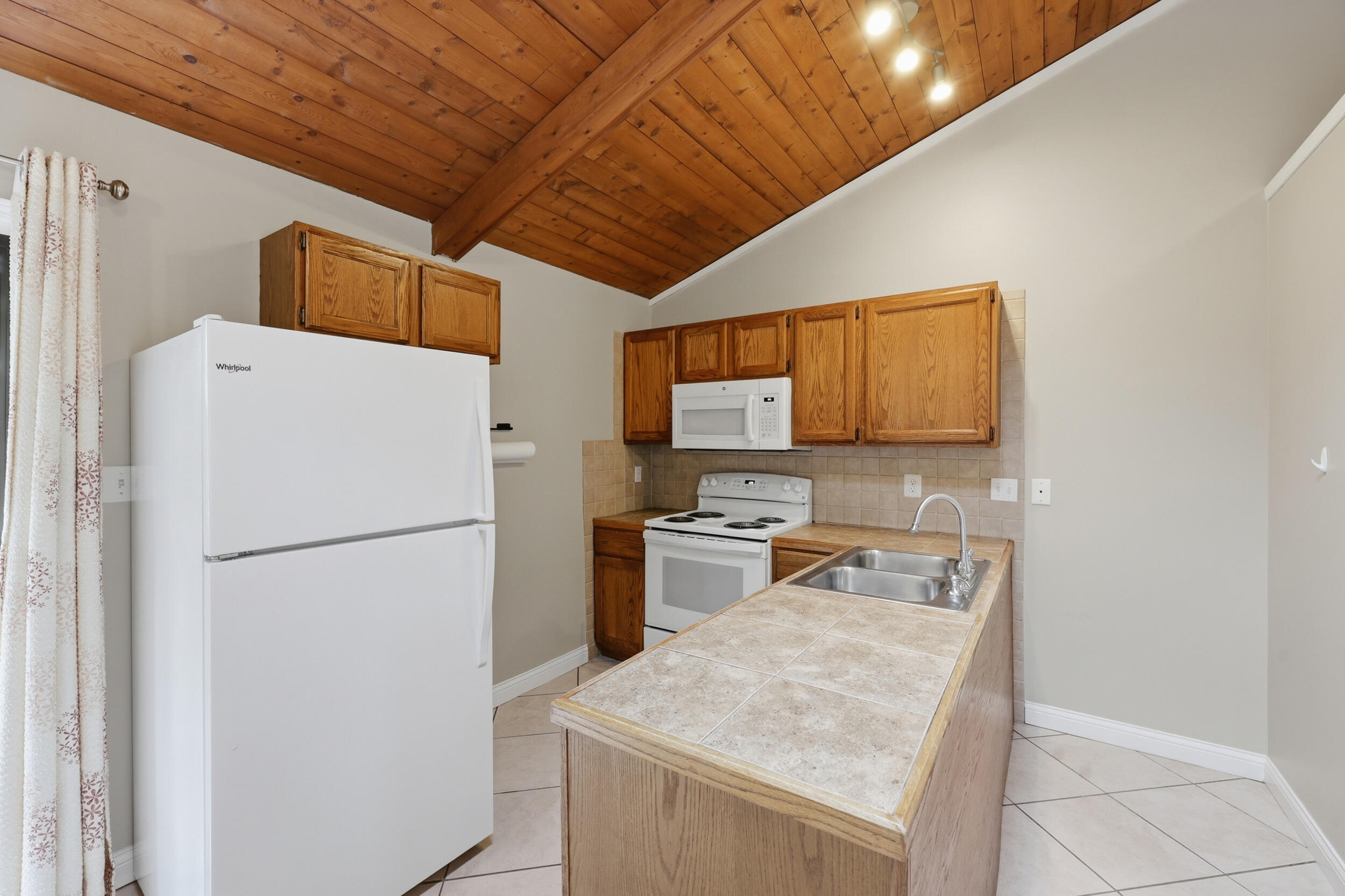 726 Spring Meadows Drive Property Photo 9