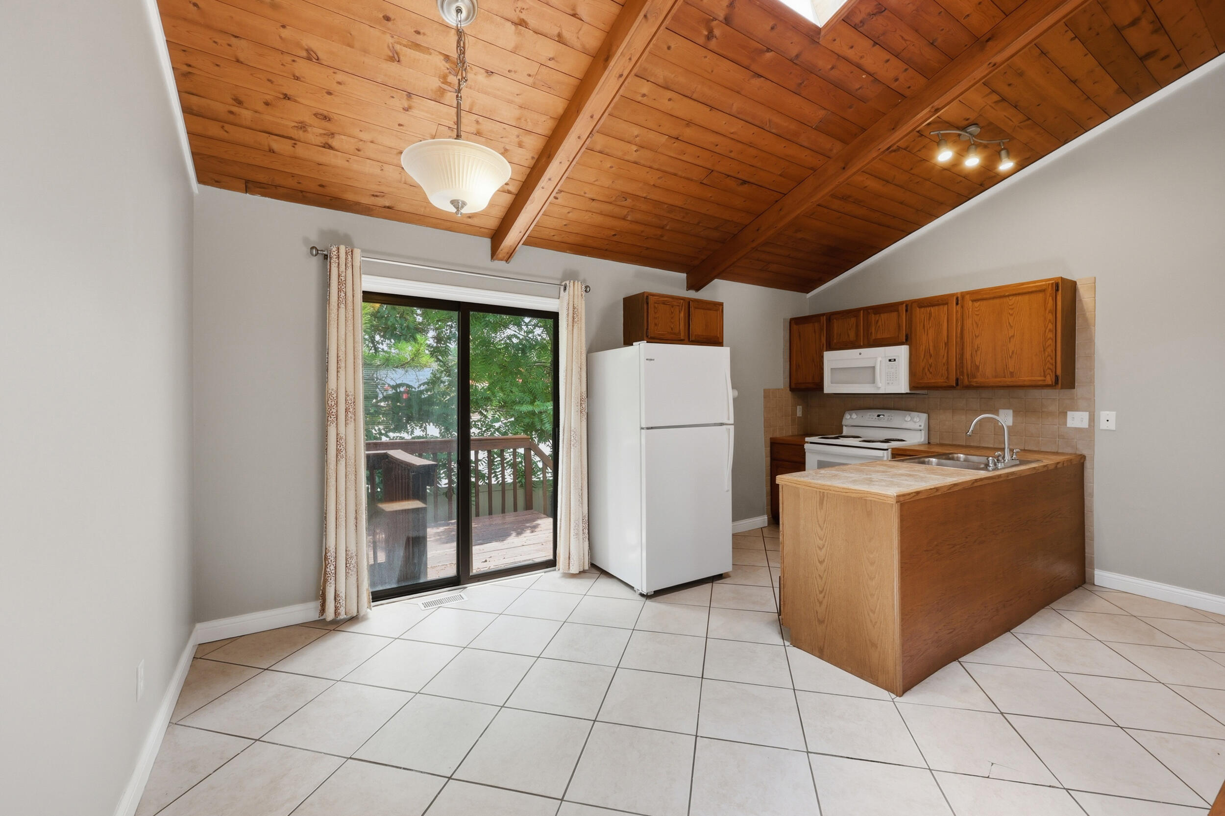 726 Spring Meadows Drive Property Photo 10