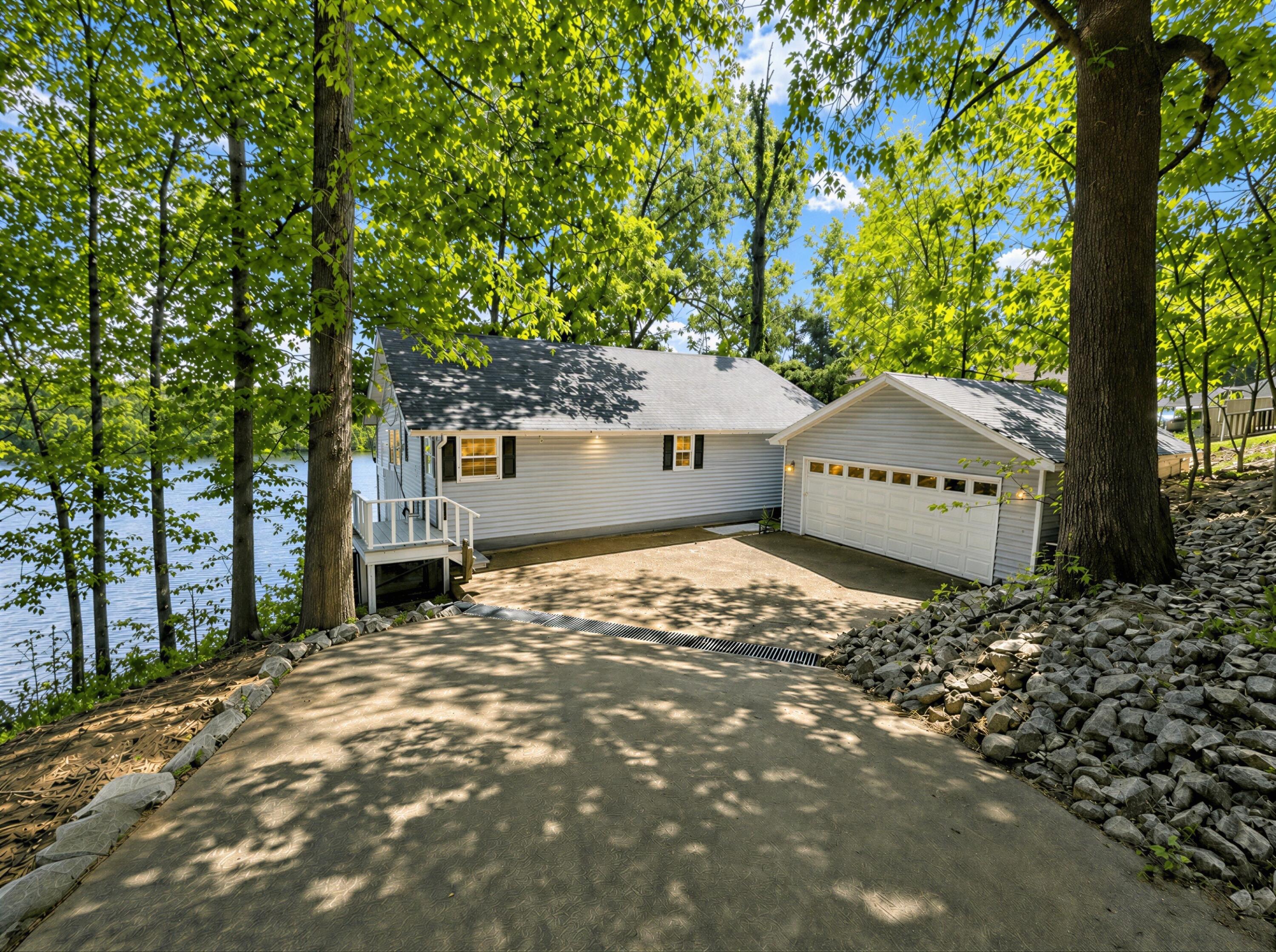 537 Algonquin Road Property Photo 5
