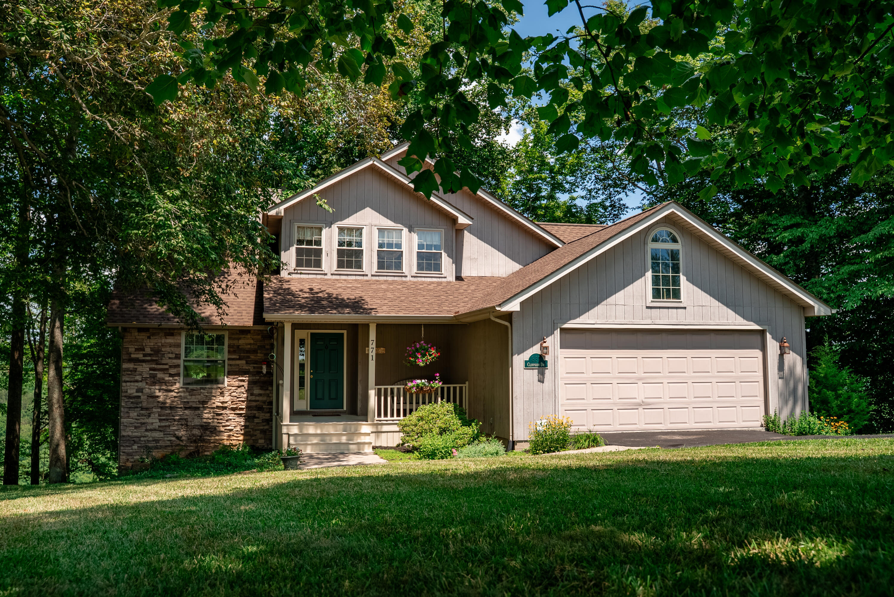 771 Cliffside Drive Property Photo 1