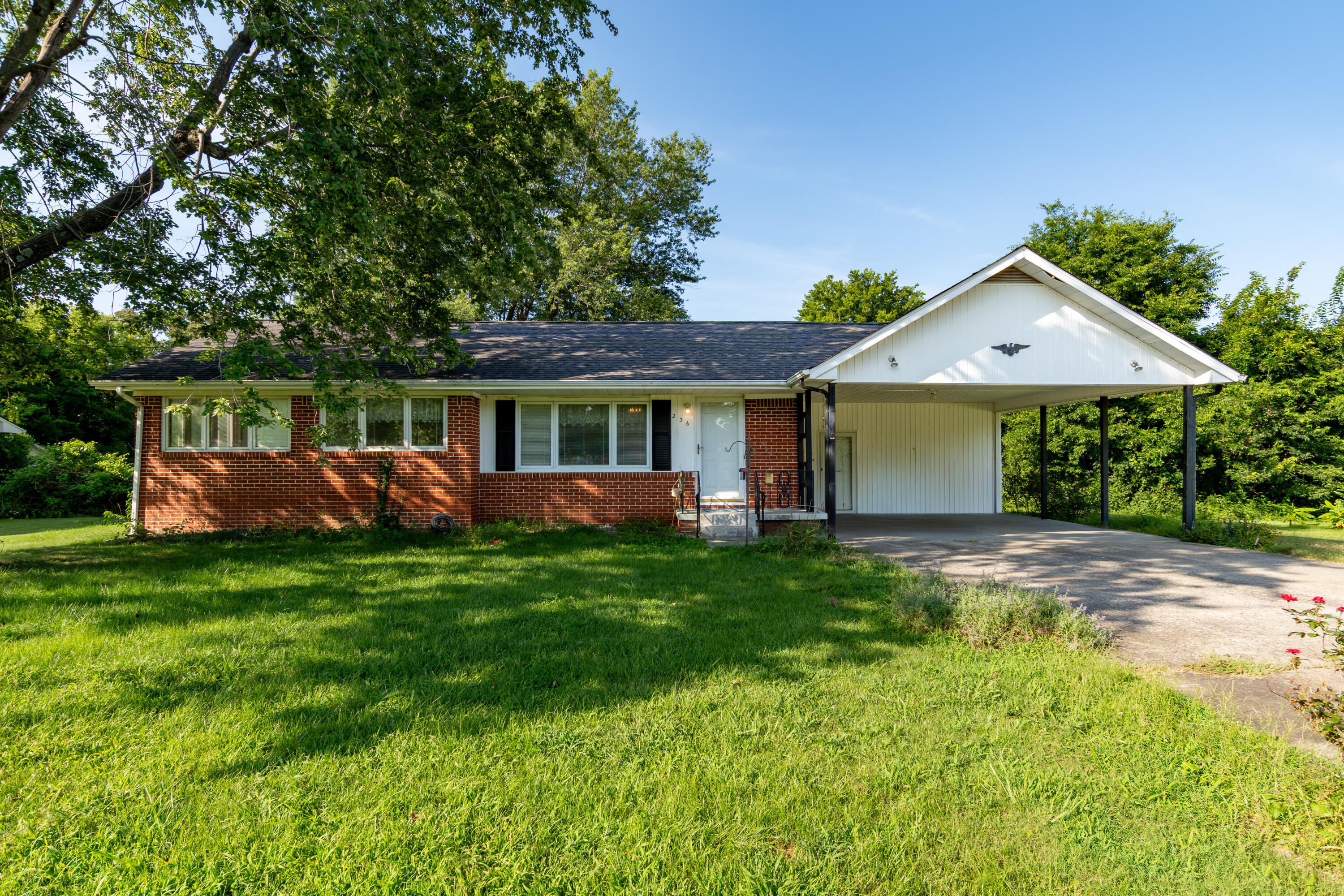 236 Gilhaven Drive Property Photo 1