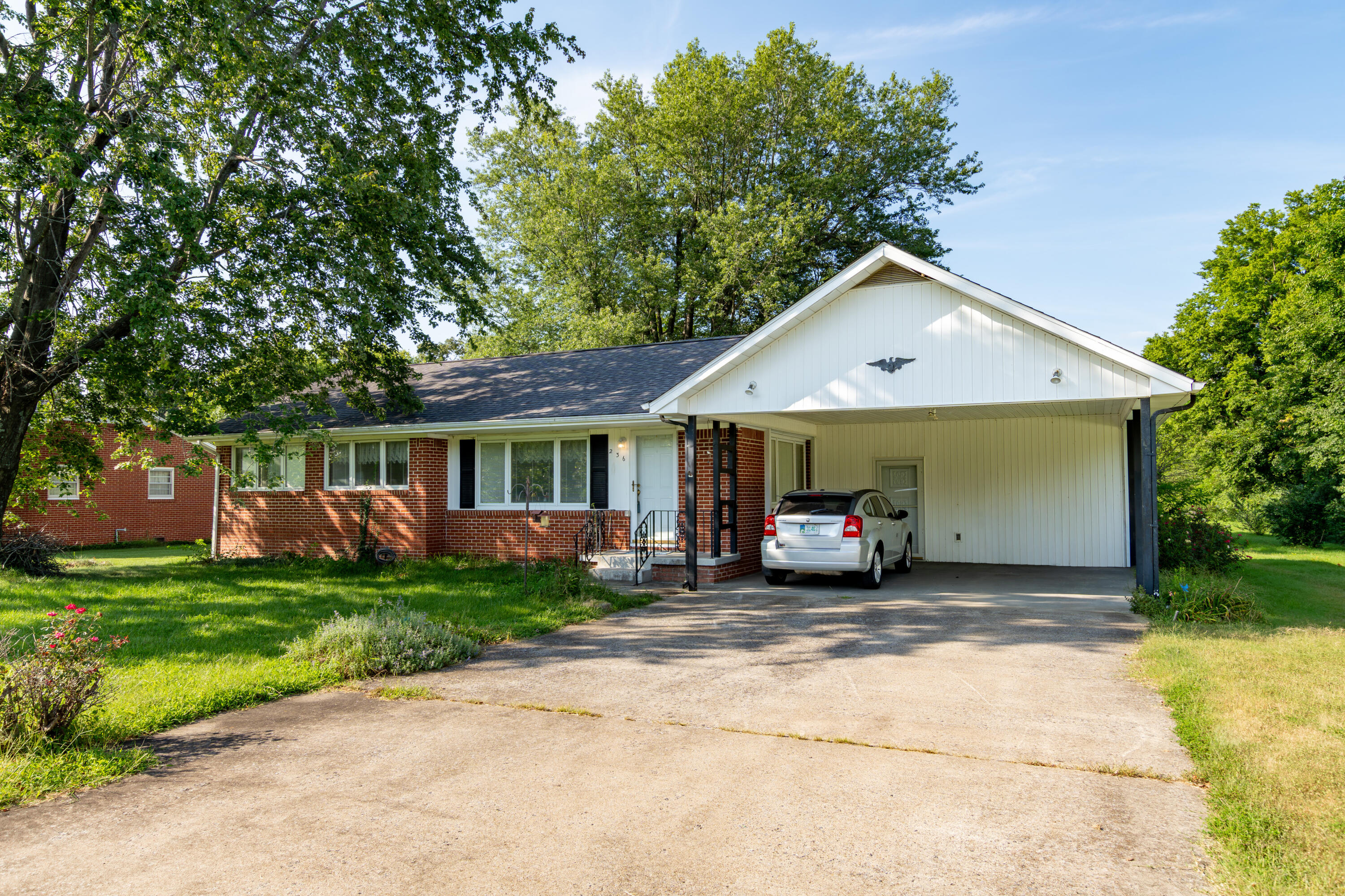 236 Gilhaven Drive Property Photo 3