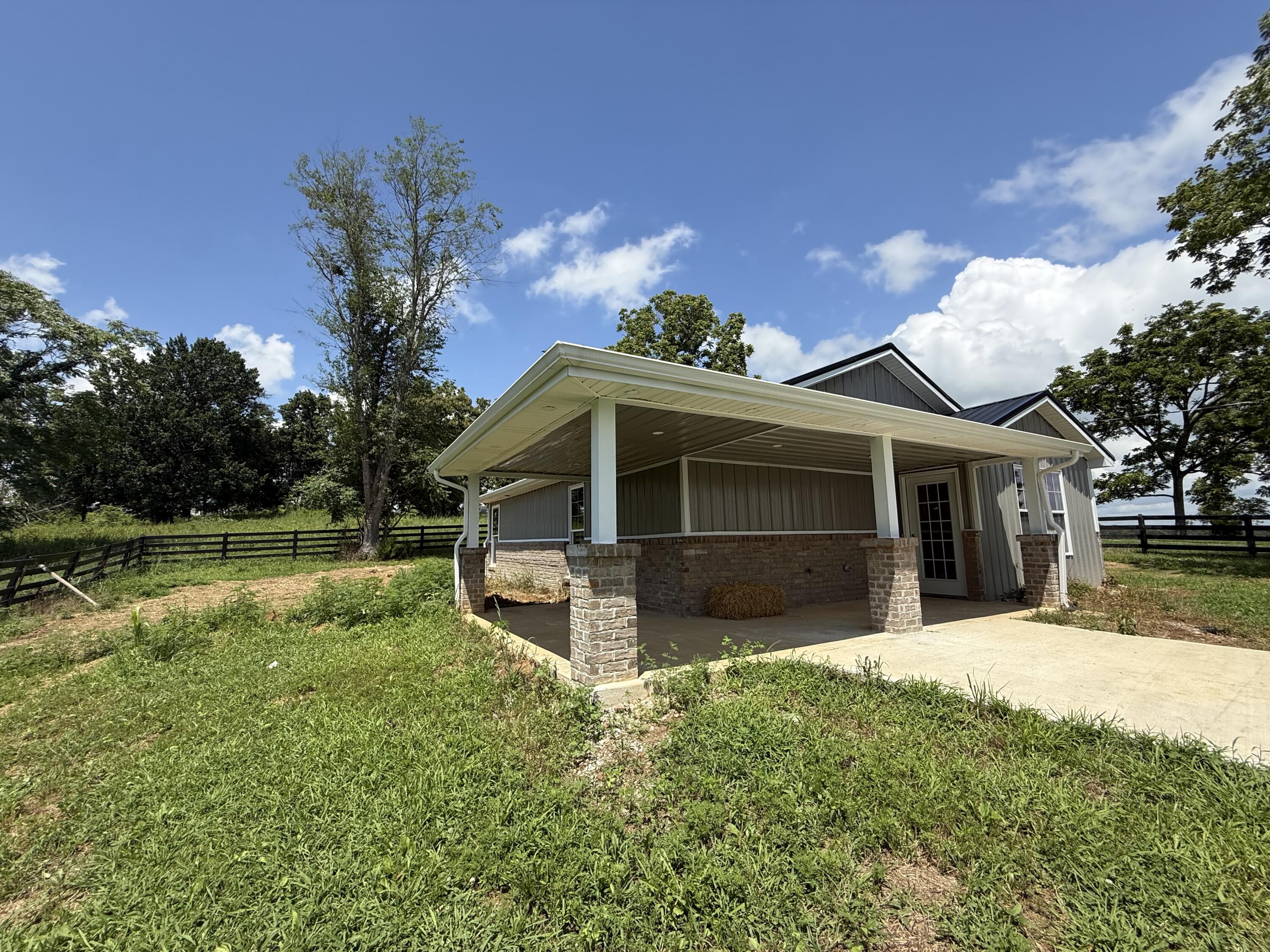 1505 White Road Property Photo 2