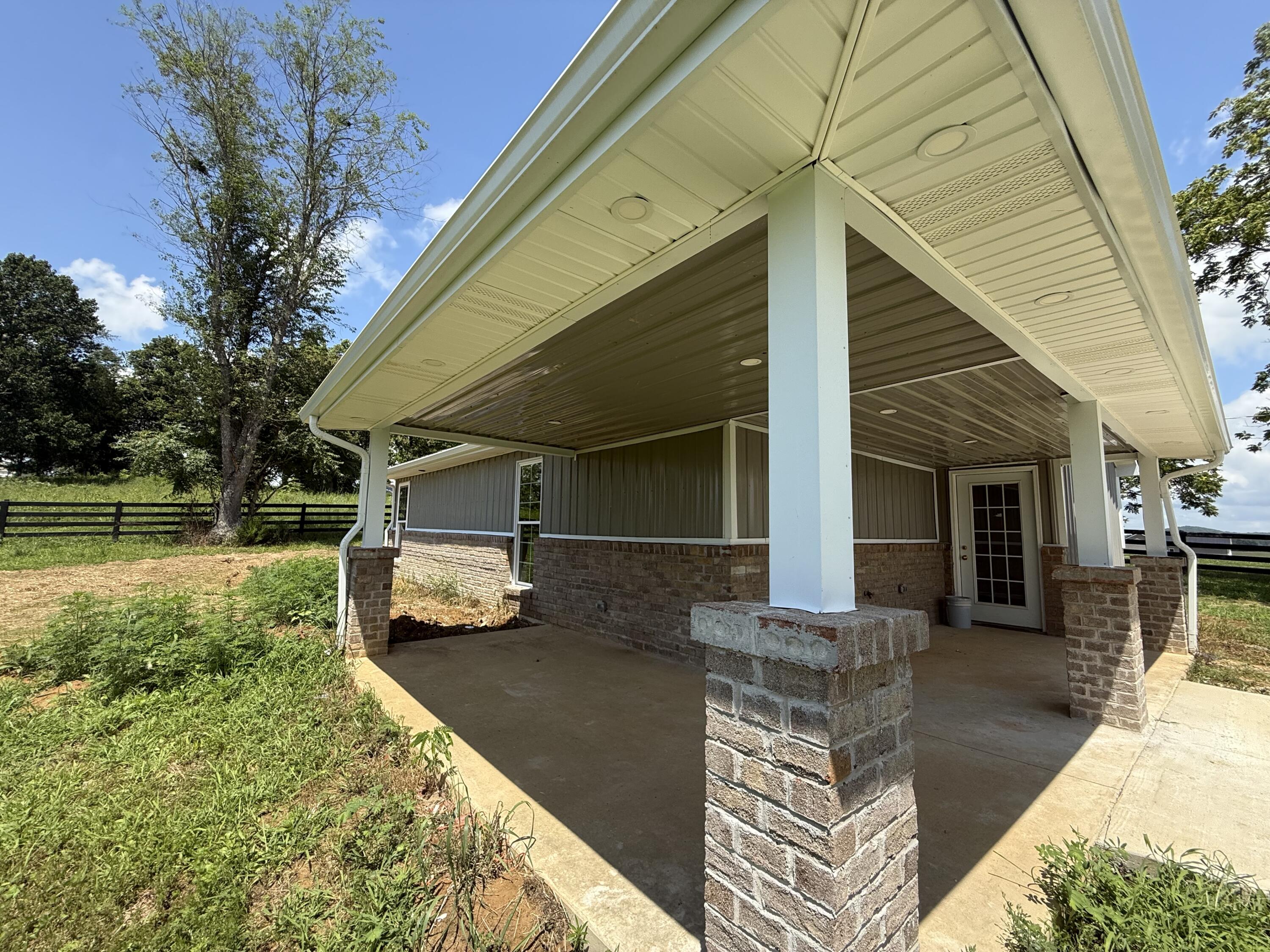 1505 White Road Property Photo 3