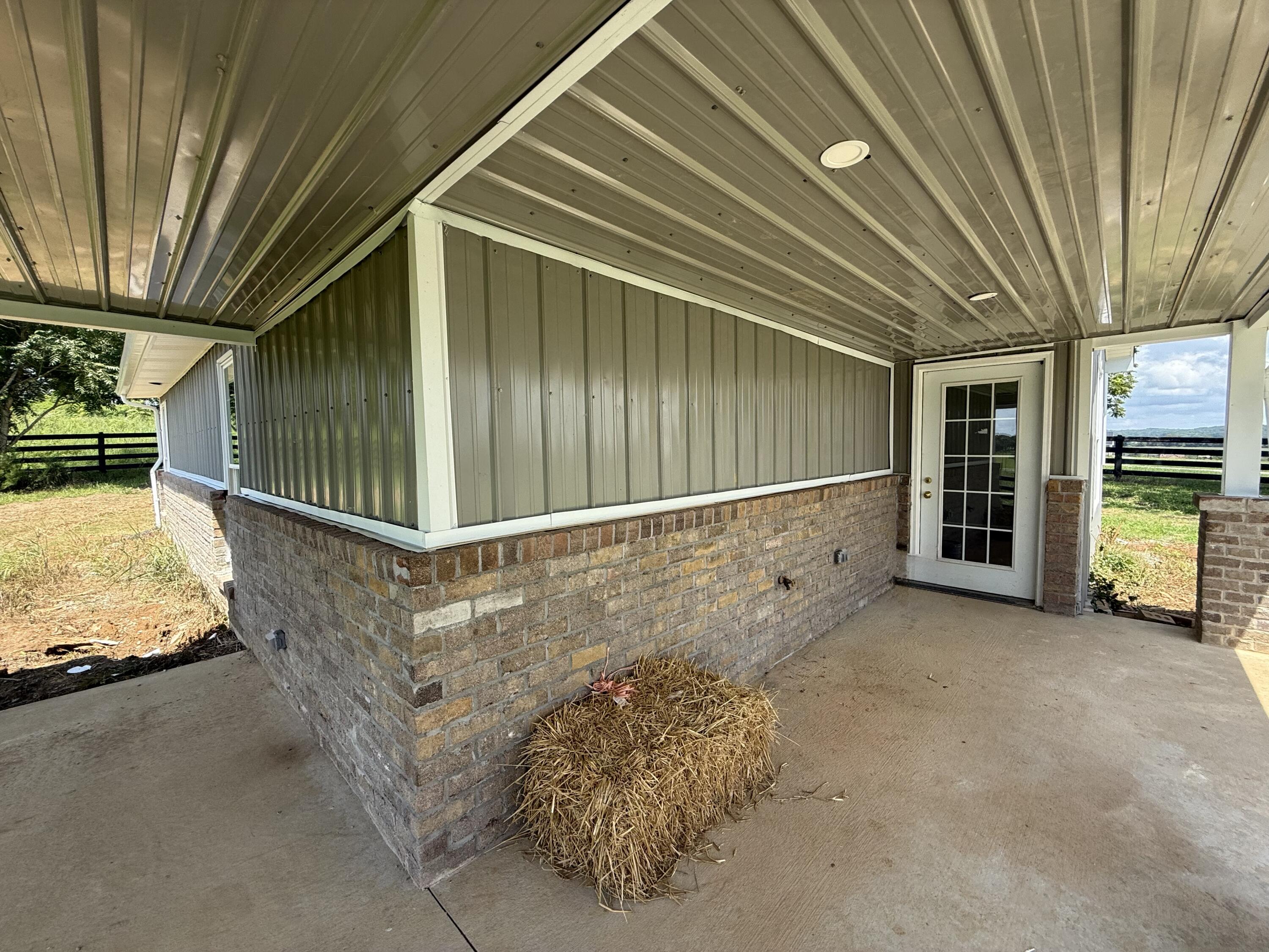 1505 White Road Property Photo 4